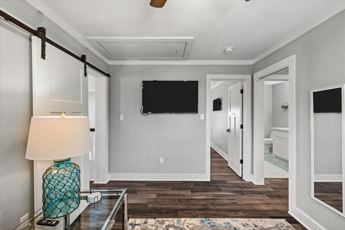3728 Sabrina, Galveston, TX 77554 With access to hallway full bath