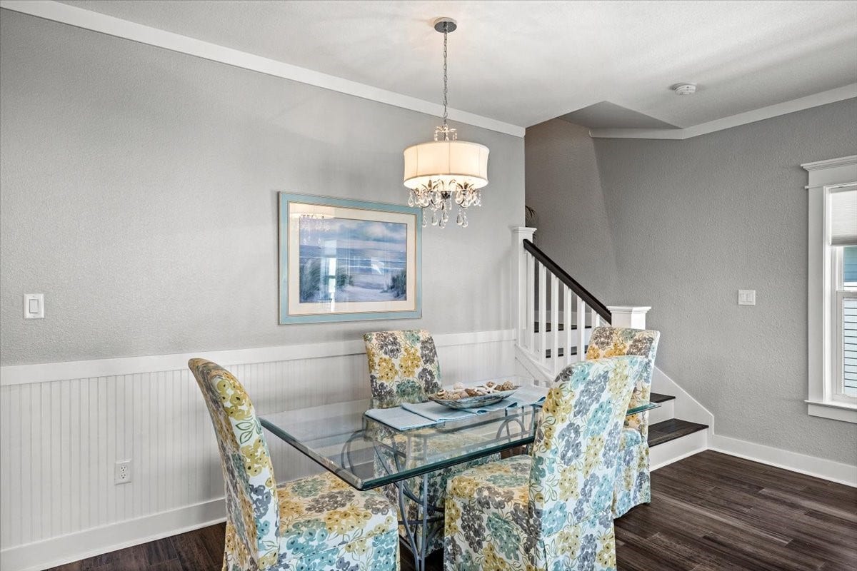 3728 Sabrina, Galveston, TX 77554 Lovely dining space