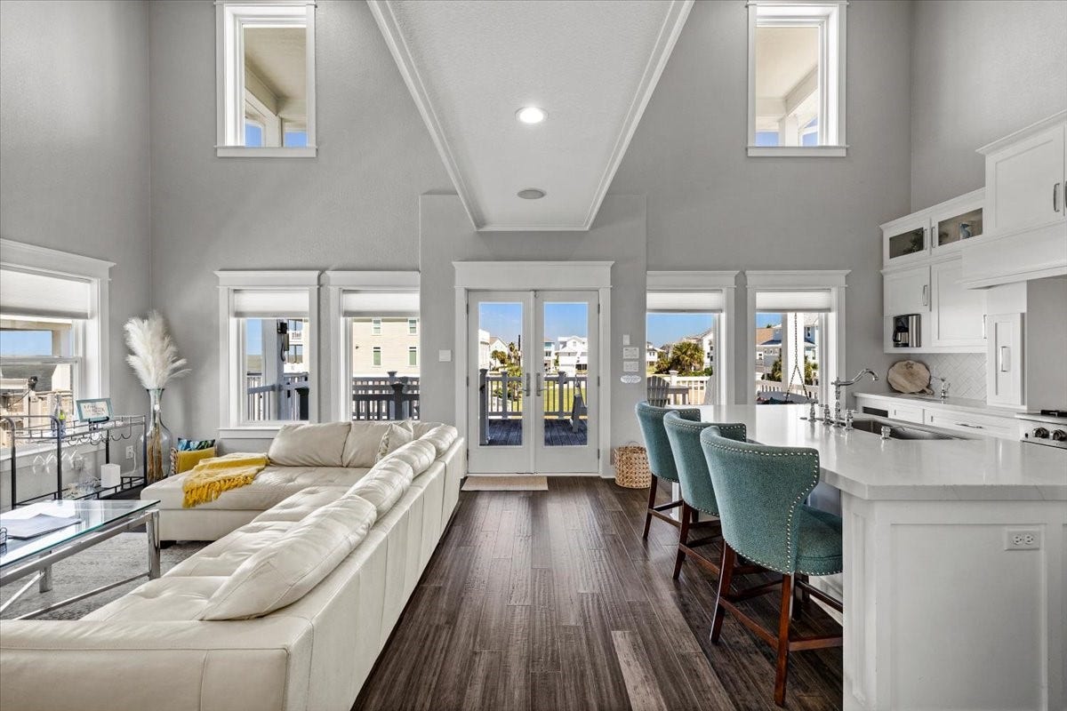 3728 Sabrina, Galveston, TX 77554 Check out the architectural design