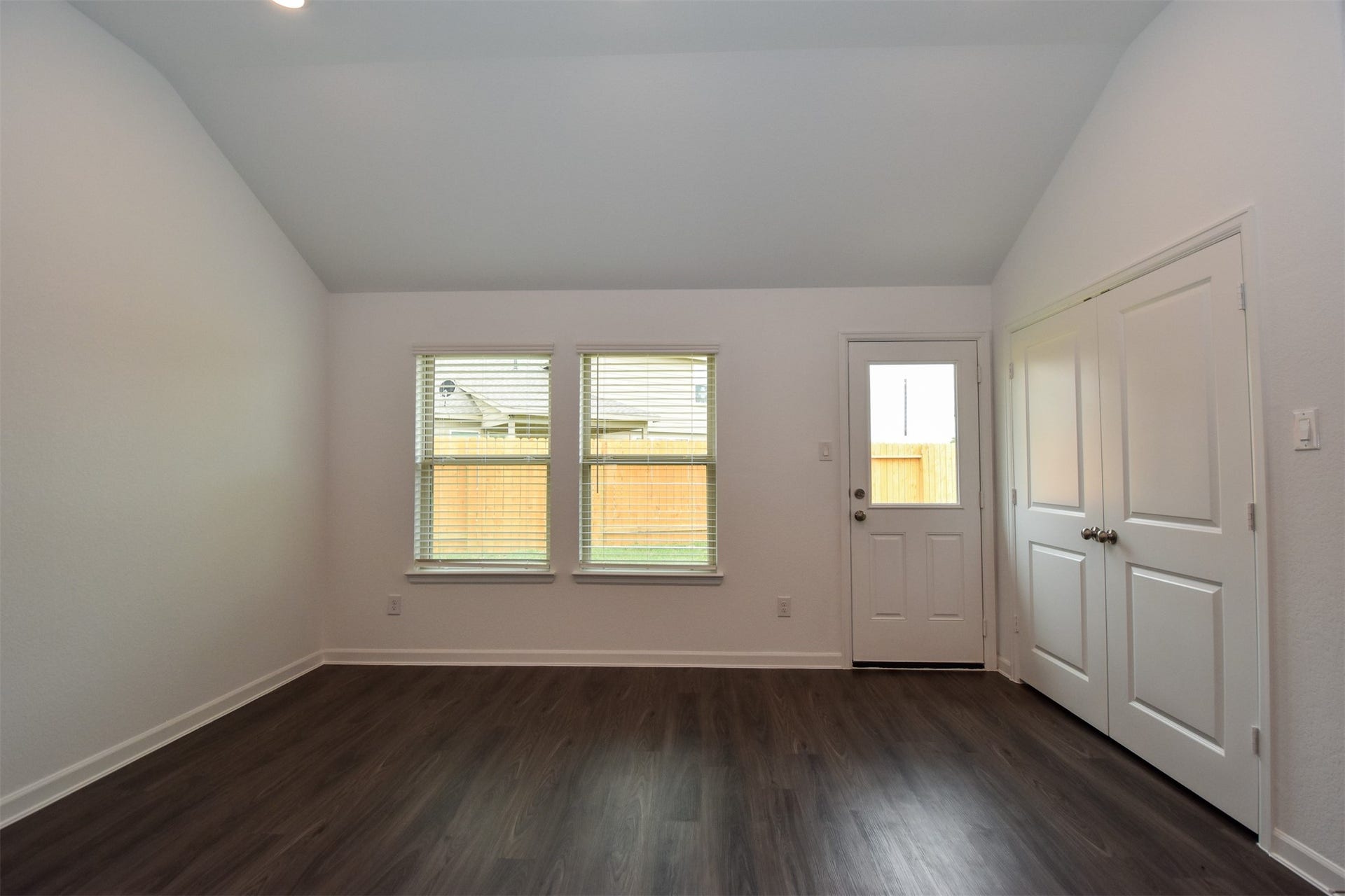 3743 Homestead Ridge Lane, Richmond, TX 77406 Large dining / breakfast area