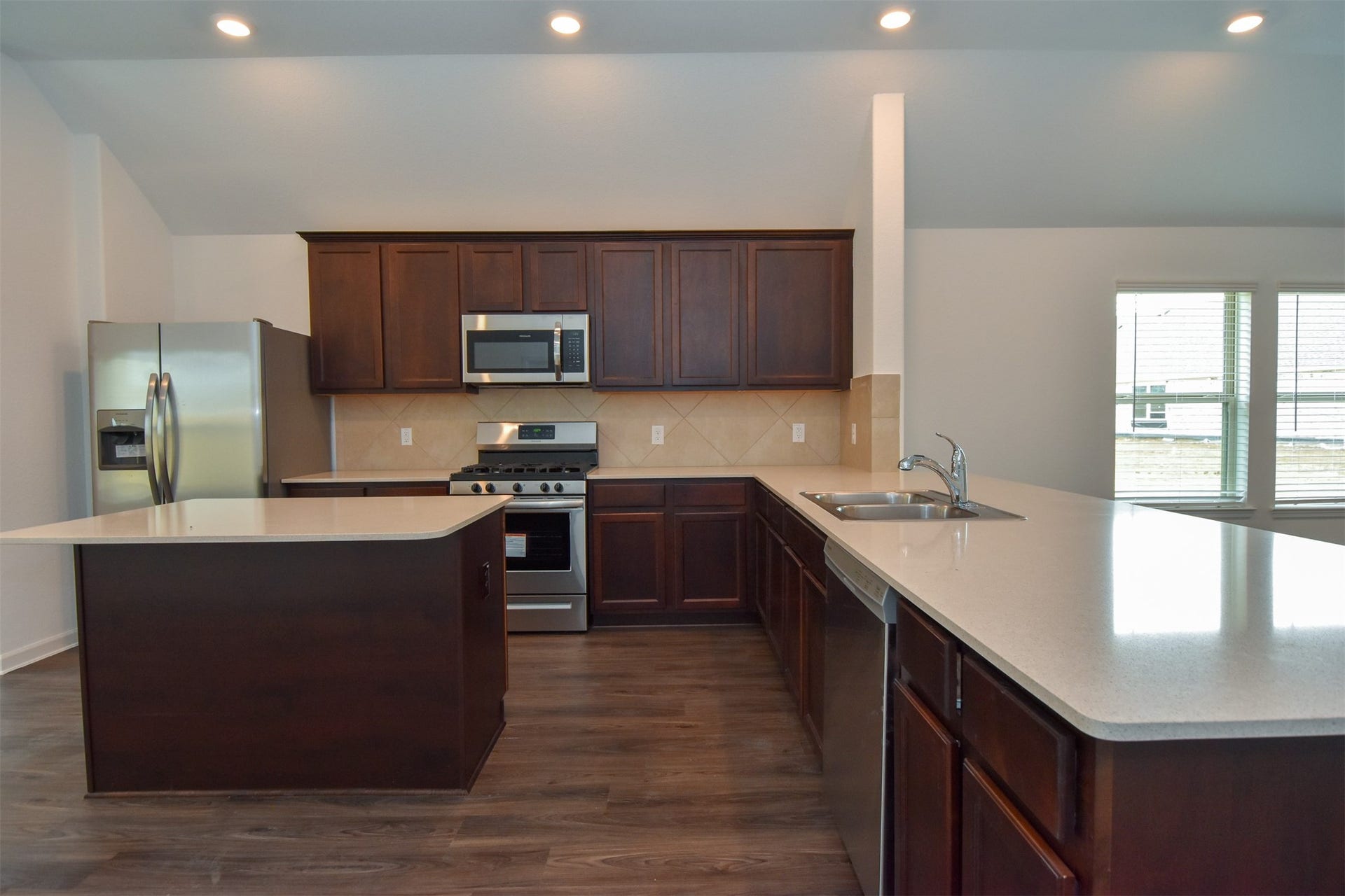 3743 Homestead Ridge Lane, Richmond, TX 77406 Very spacious kitchen w/island, Corian counter tops and stainless steal appliances