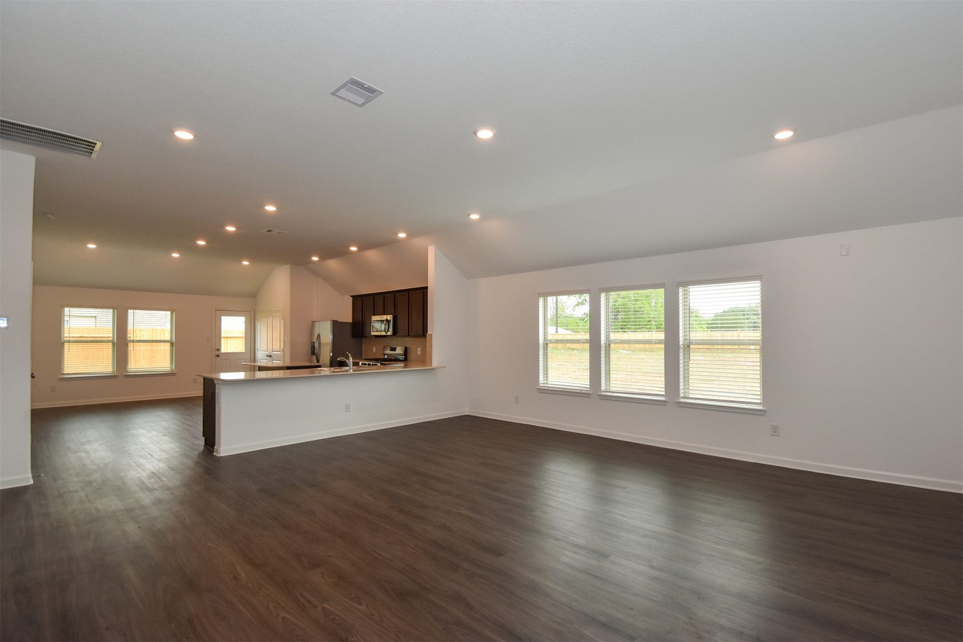 3743 Homestead Ridge Lane, Richmond, TX 77406 Family room opens up to the kitchen