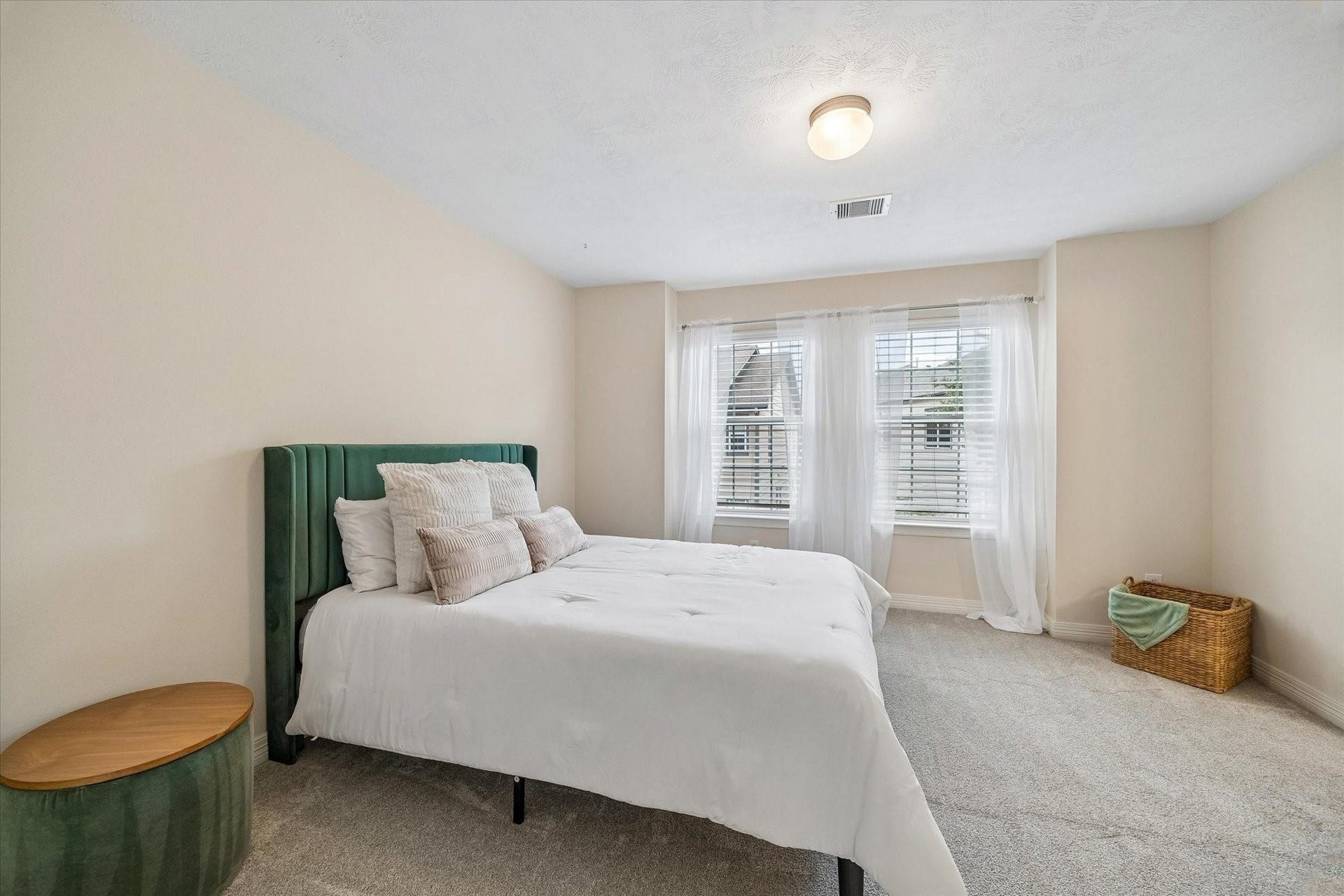 1807 Stacy Crest, Houston, TX 77008 Secondary bedroom #2 is light and bright, new carpet and padding. Great size!