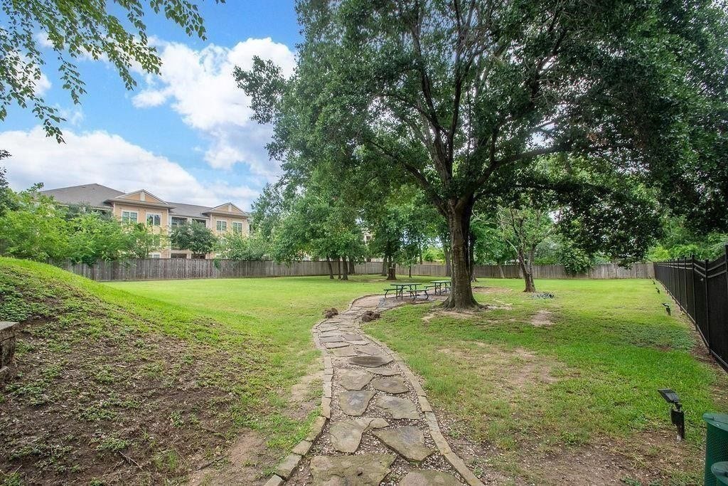 1807 Stacy Crest, Houston, TX 77008 1807 Stacy Crest, Houston, TX 77008