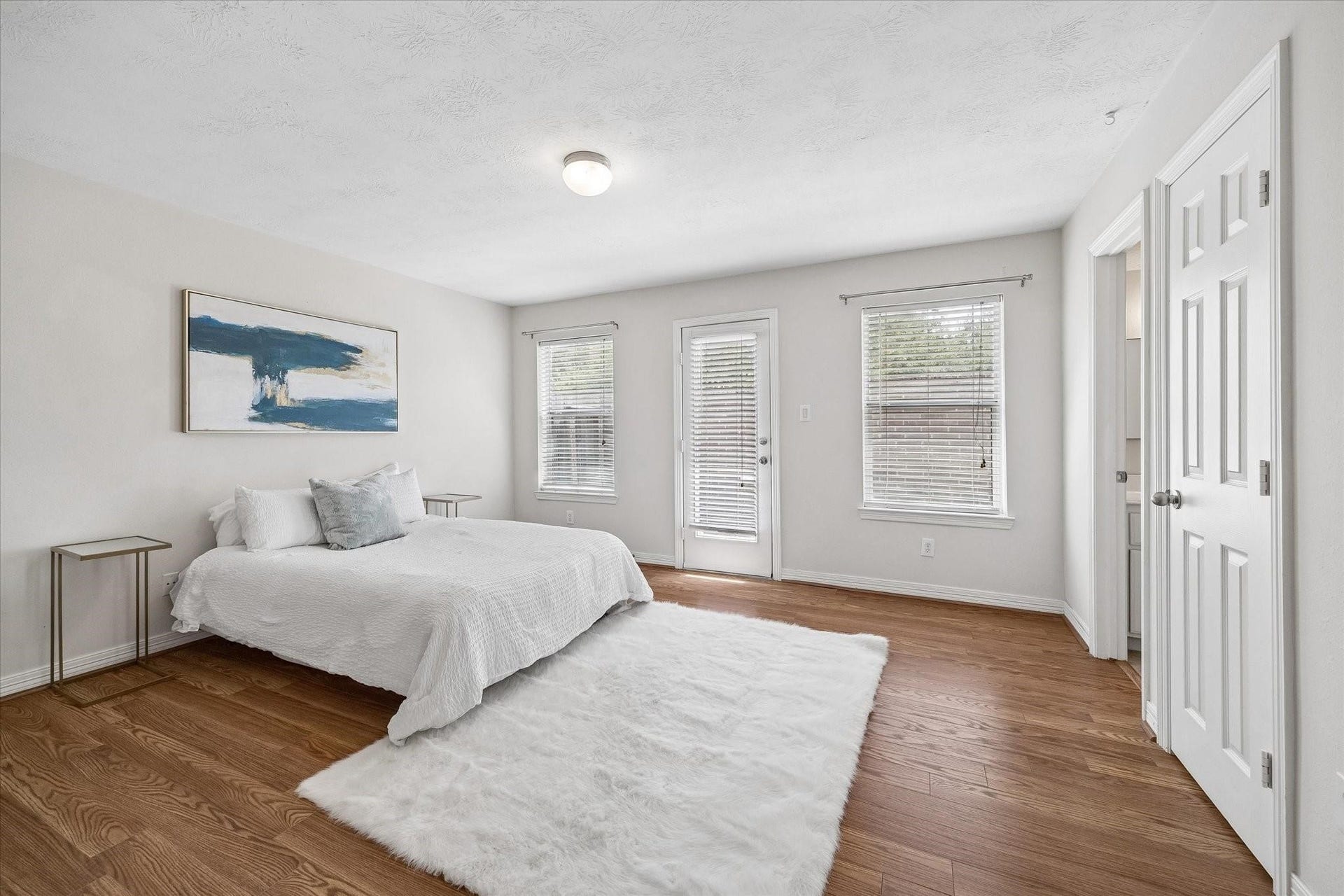 1807 Stacy Crest, Houston, TX 77008 Downstairs bedroom is large enough for king sized bed and office, got attached bathroom and outdoor patio.