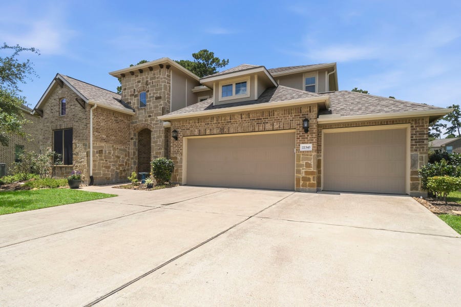 Property photo for 22343 Whitecourt Drive, Tomball, TX