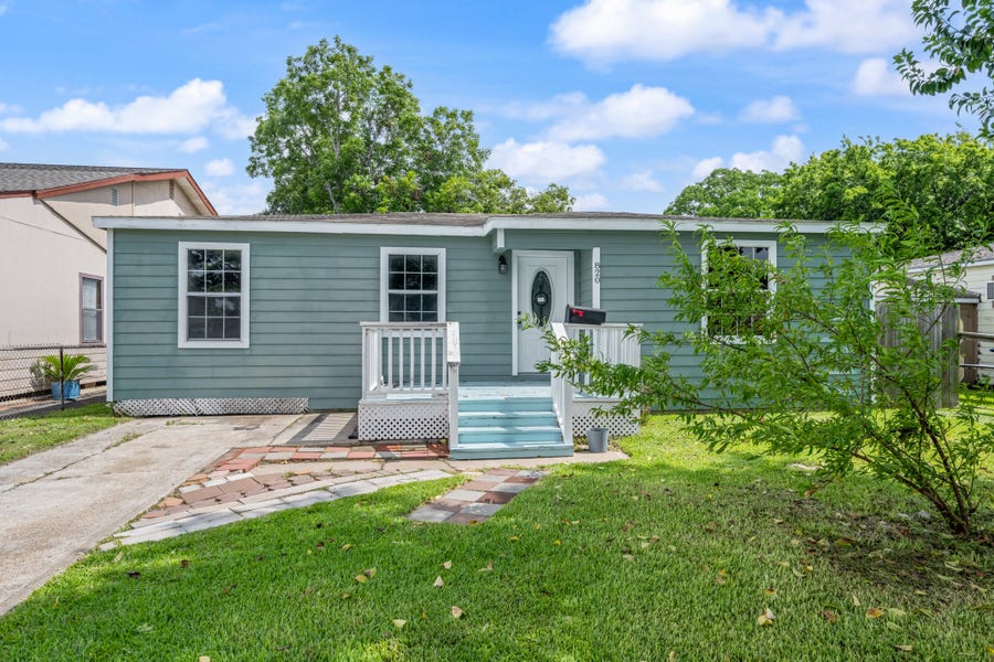 Property photo for 820 12th Avenue N, Texas City, TX