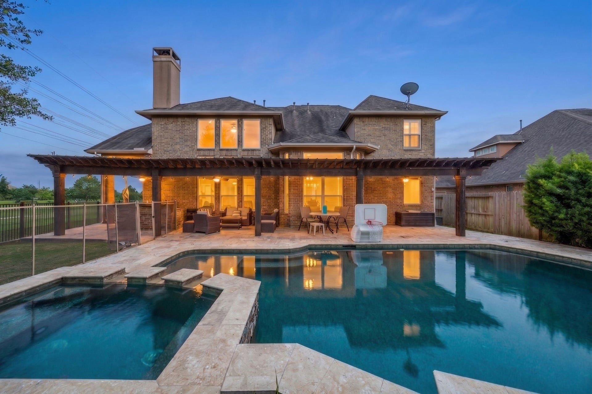Amazing self cleaning, headted pool and spa with slide.
