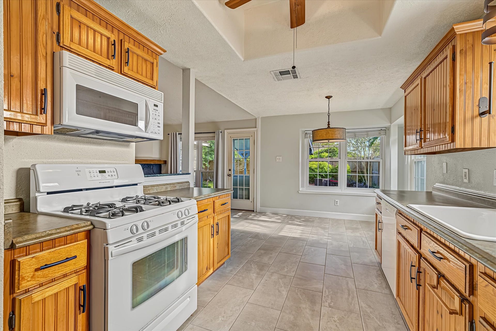 2803 Custer Drive, League City, TX 77573 2803 Custer Drive, League City, TX 77573