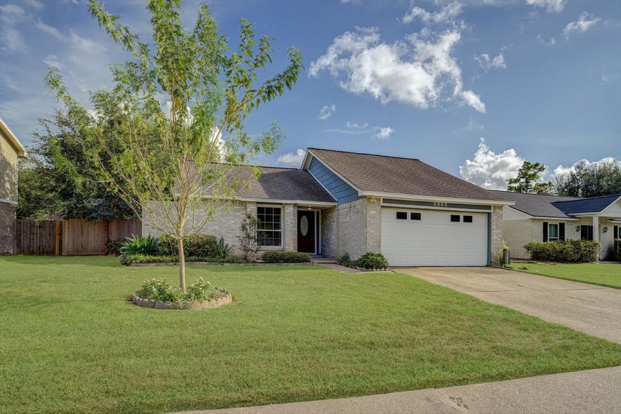 Property photo for 2803 Custer Drive, League City, TX