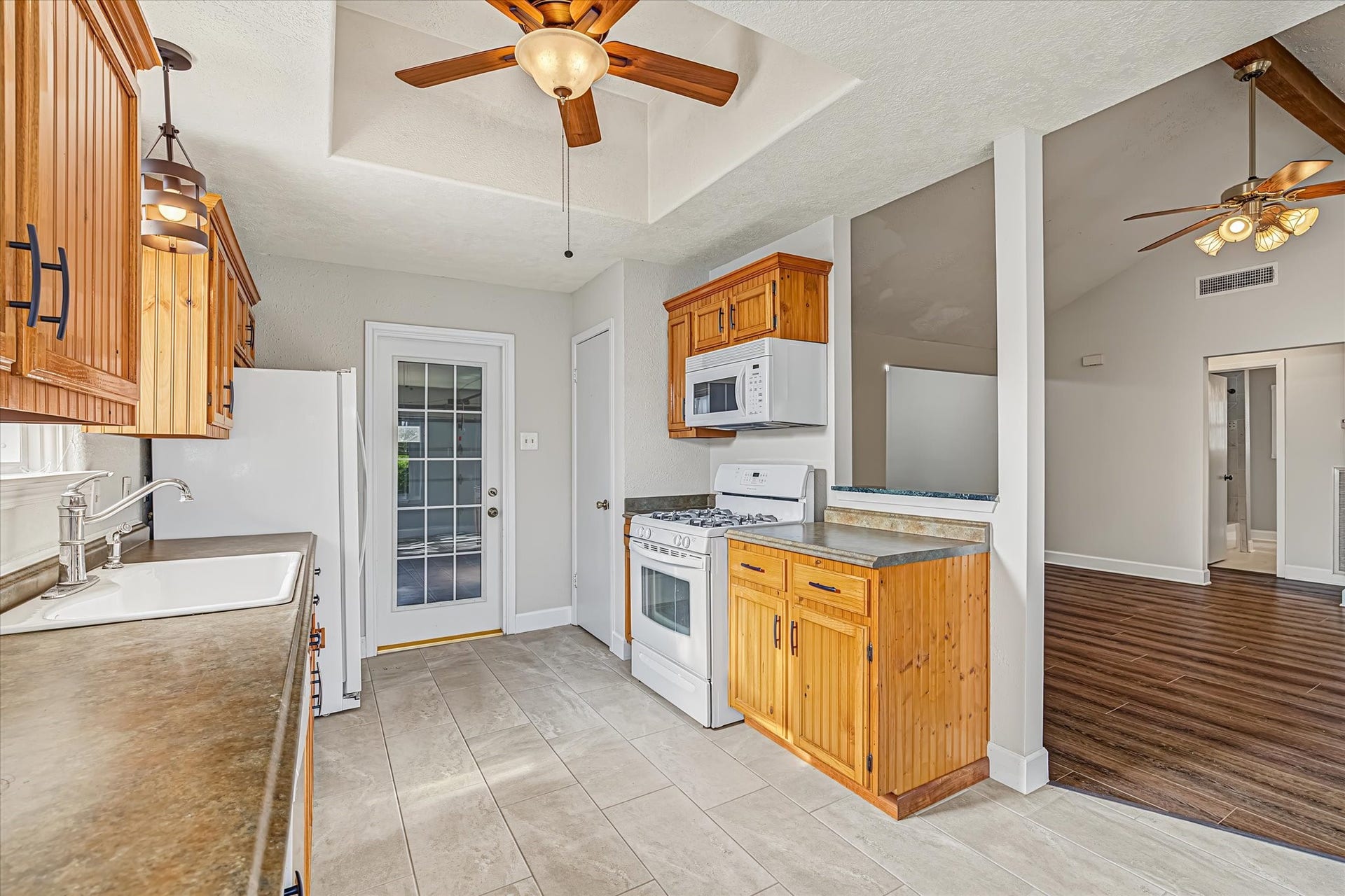 2803 Custer Drive, League City, TX 77573 2803 Custer Drive, League City, TX 77573