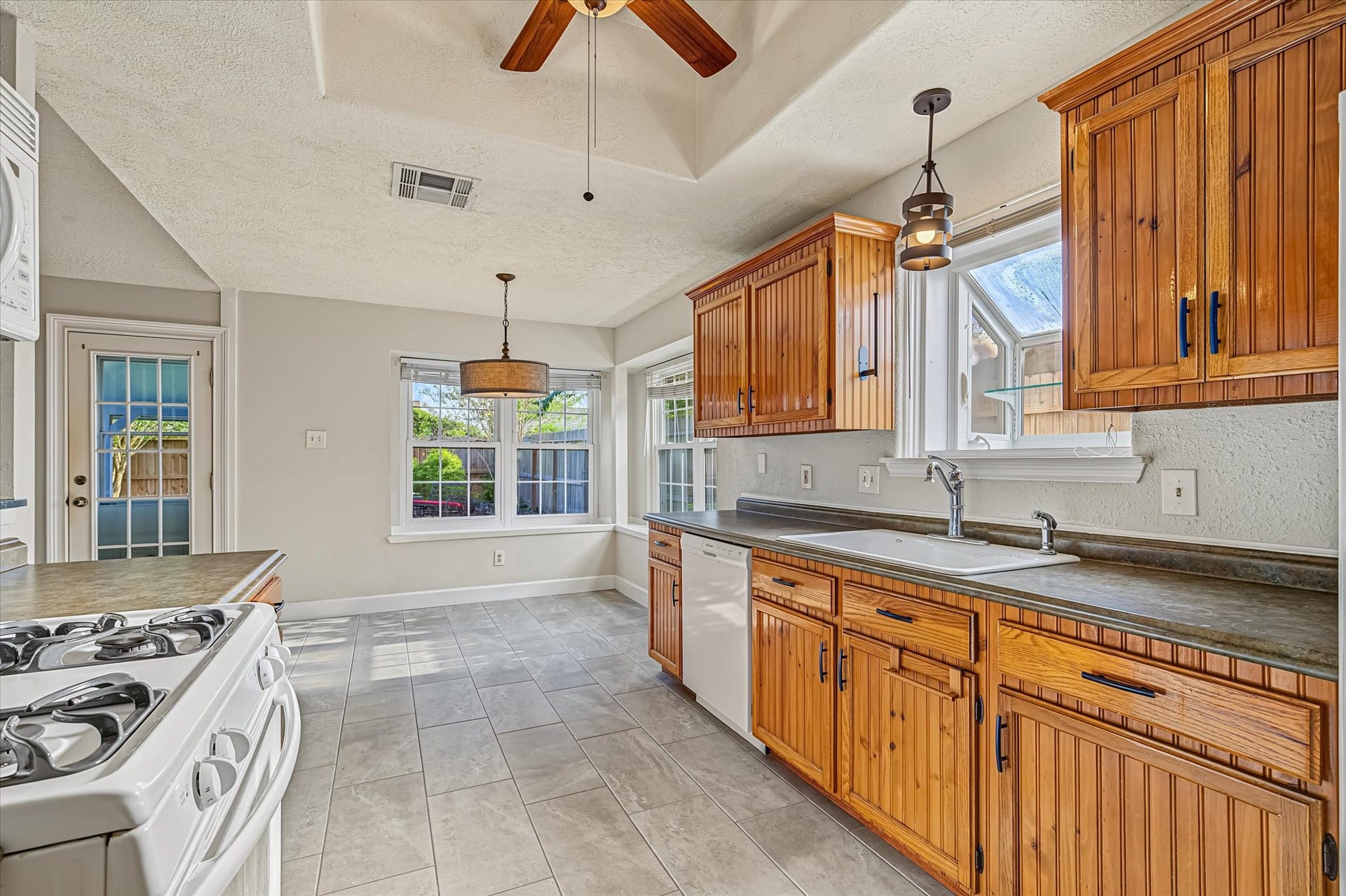 2803 Custer Drive, League City, TX 77573 2803 Custer Drive, League City, TX 77573
