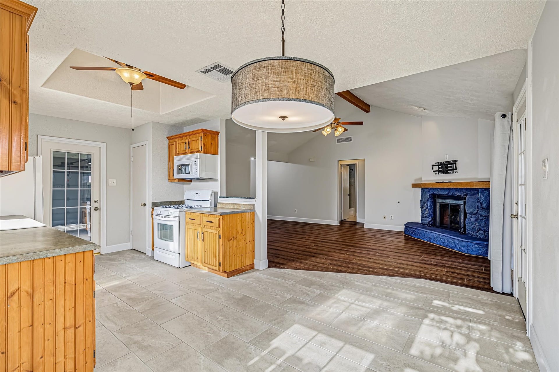 2803 Custer Drive, League City, TX 77573 2803 Custer Drive, League City, TX 77573