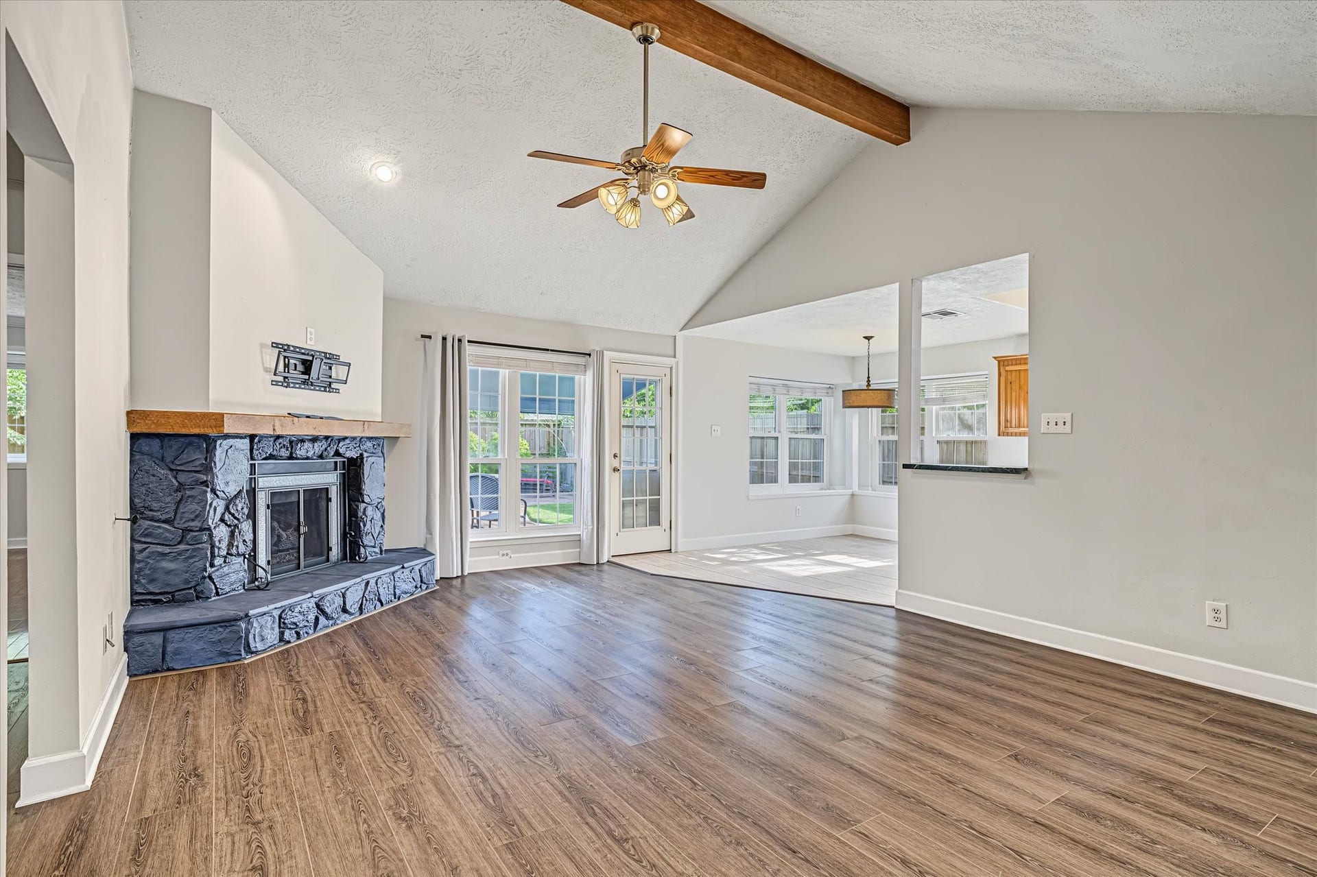 2803 Custer Drive, League City, TX 77573 2803 Custer Drive, League City, TX 77573