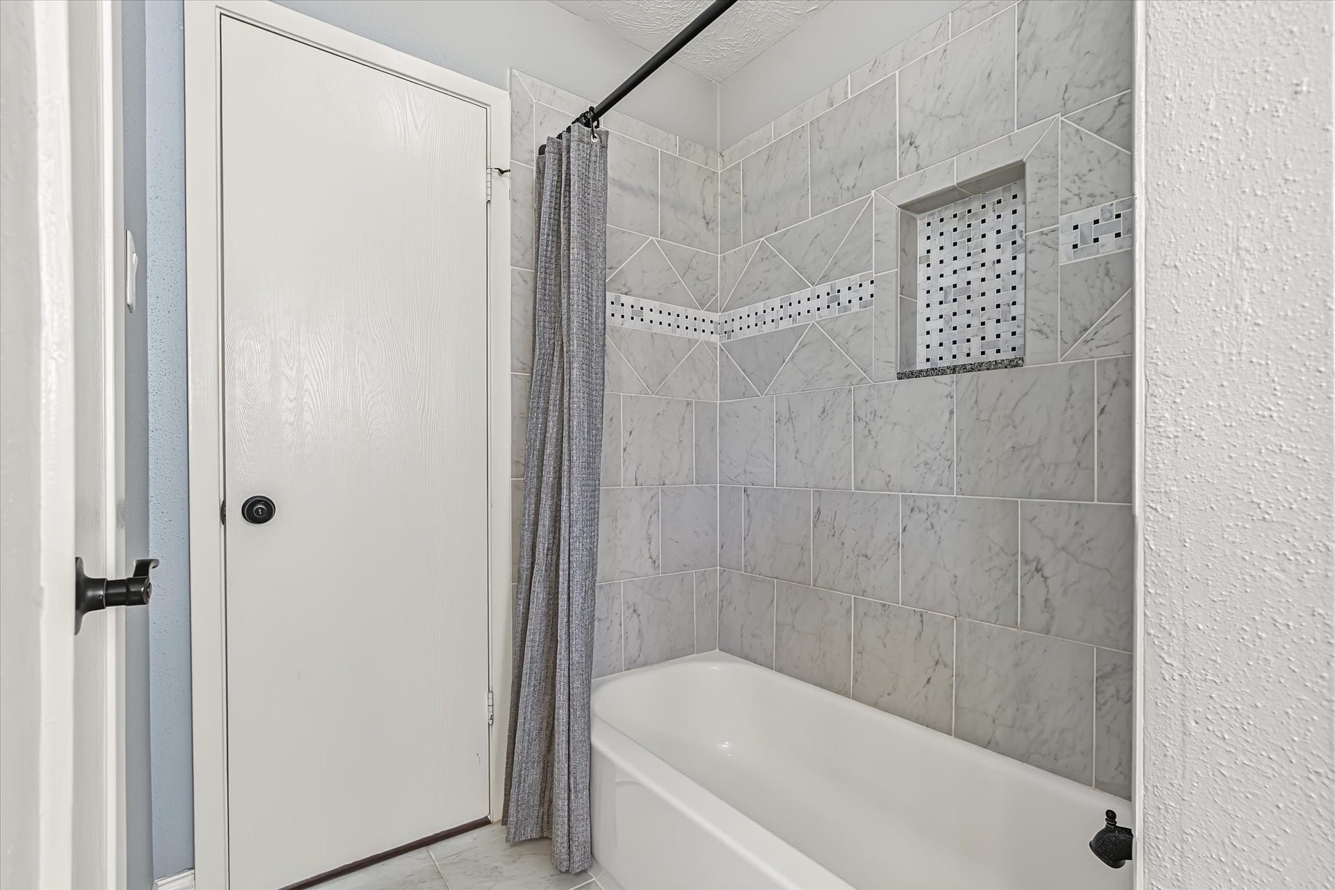 2803 Custer Drive, League City, TX 77573 2803 Custer Drive, League City, TX 77573