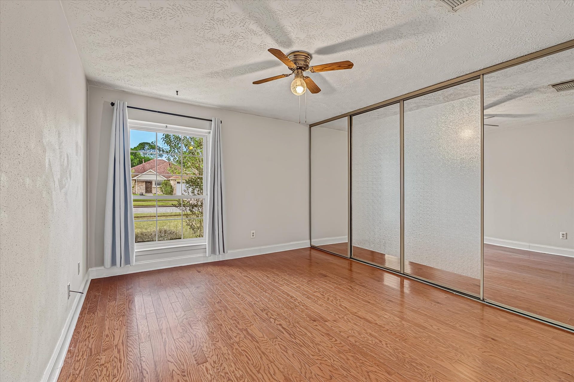 2803 Custer Drive, League City, TX 77573 2803 Custer Drive, League City, TX 77573