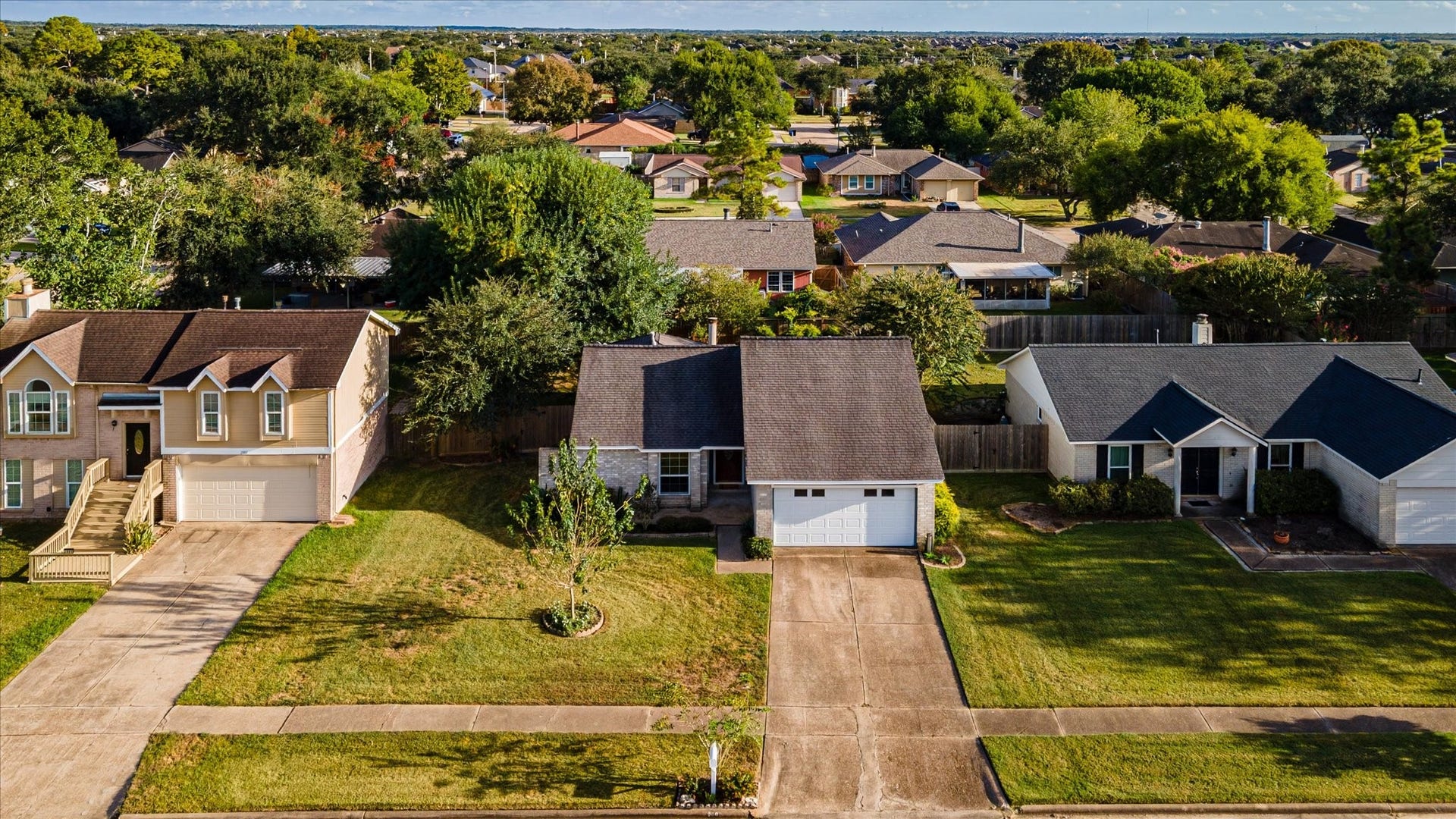 2803 Custer Drive, League City, TX 77573 2803 Custer Drive, League City, TX 77573