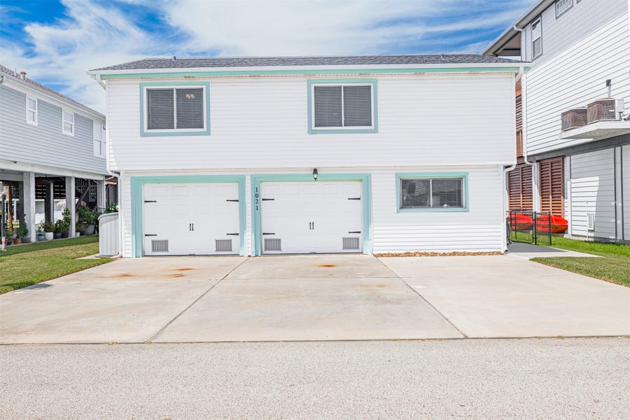 Property photo for 1021 Redfish Street, Hitchcock, TX