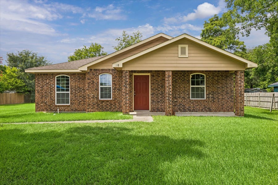 Property photo for 118 Tower Drive, Friendswood, TX