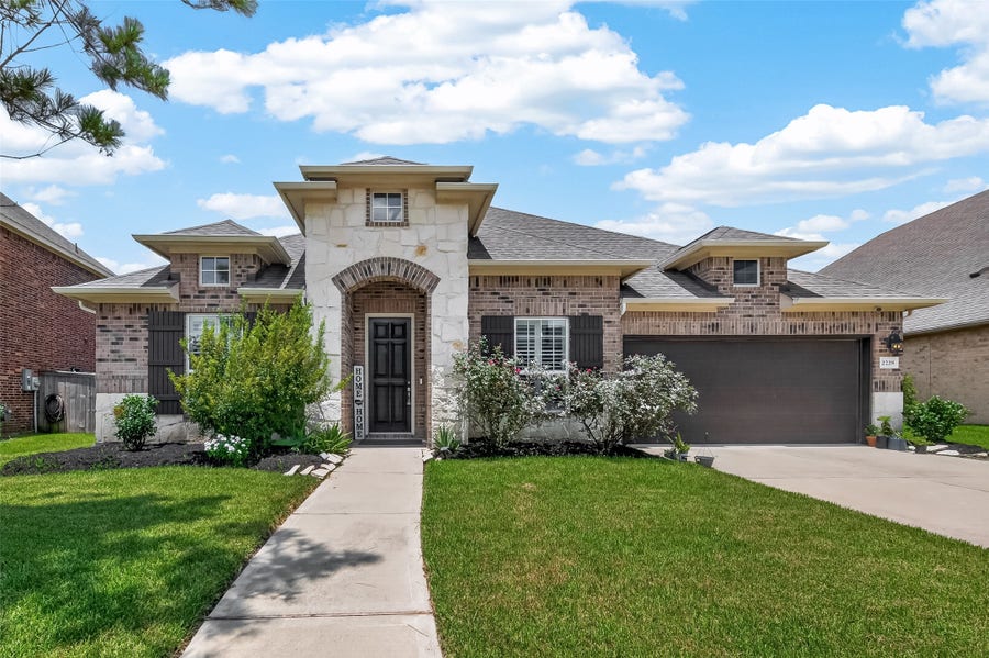 Property photo for 2228 Briarstone Bluff Crossing, Pearland, TX