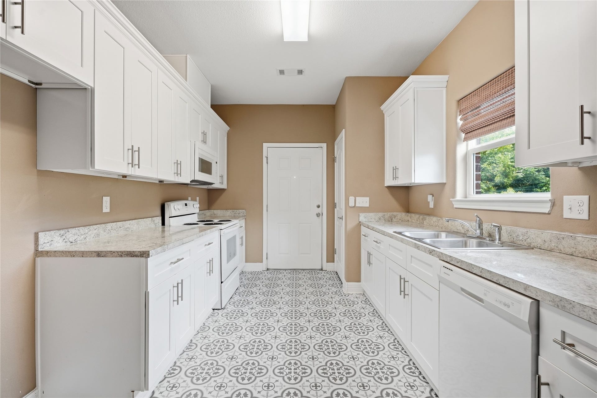 102 20th Avenue N, Texas City, TX 77590 White cabinetry and generous counter space give the kitchen plenty of room for meal prep and storage.