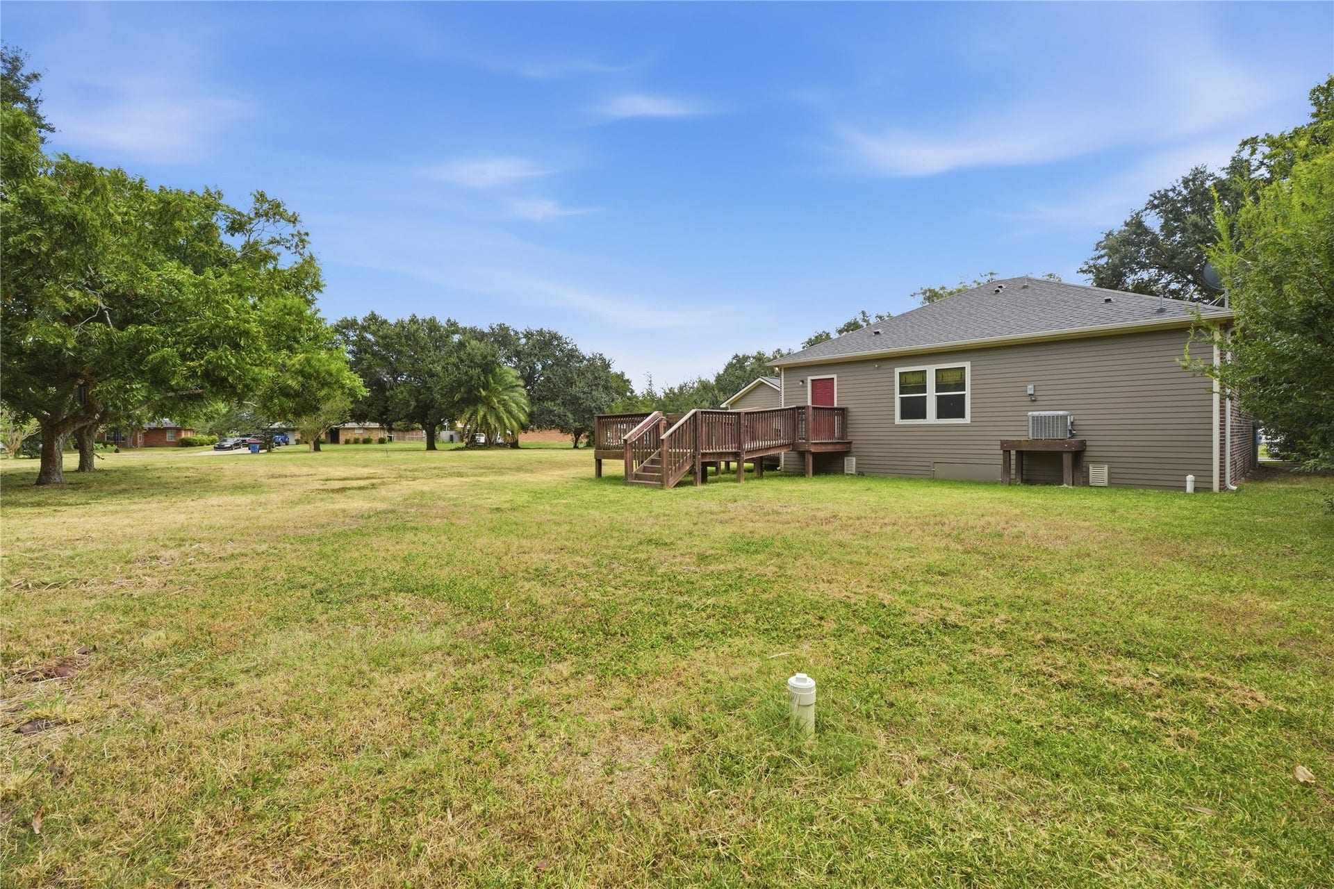 102 20th Avenue N, Texas City, TX 77590 The backyard offers plenty of open space, with steps and an access ramp connecting to the small landing at the back door.