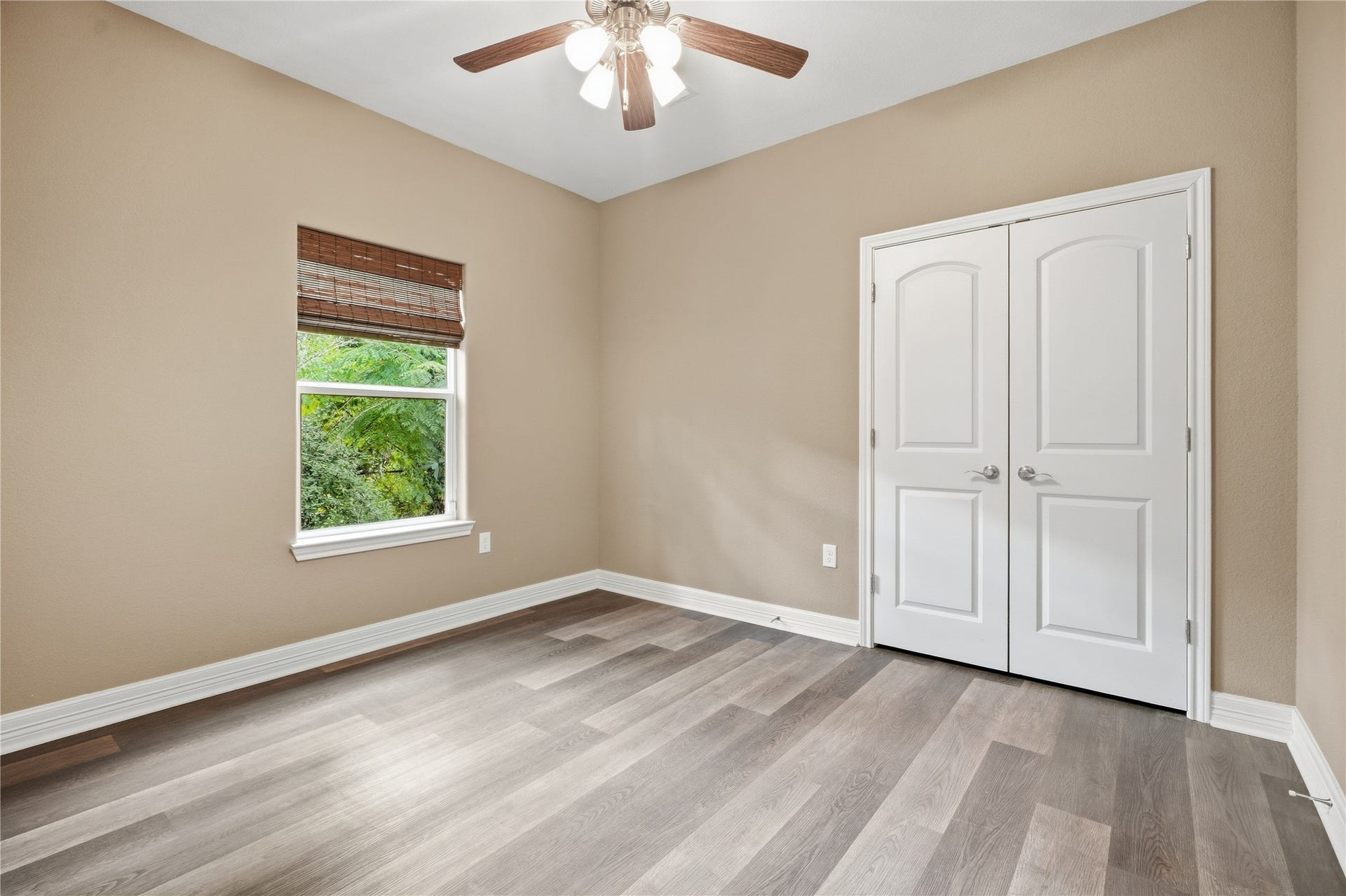 102 20th Avenue N, Texas City, TX 77590 This secondary bedroom features a double-door closet, ceiling fan, and a window overlooking the trees. Use it as a bedroom, guest room, or home office.