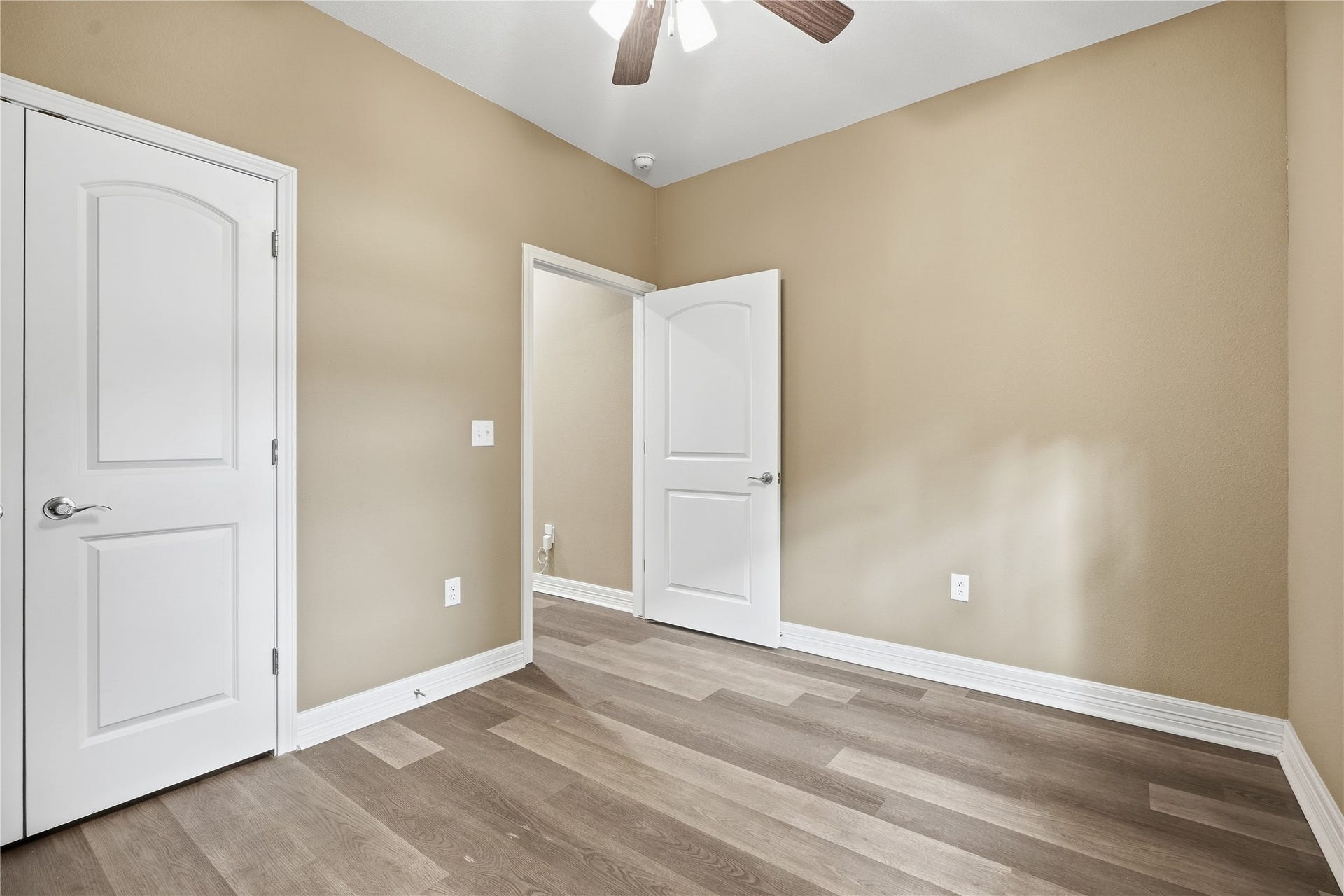 102 20th Avenue N, Texas City, TX 77590 Another view of the secondary bedroom,