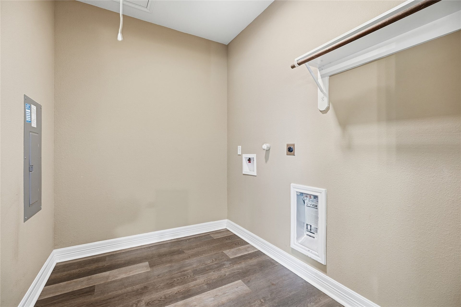 102 20th Avenue N, Texas City, TX 77590 Indoor laundry room with washer and dryer connections, an overhead shelf, and a hanging rod to keep laundry organized.