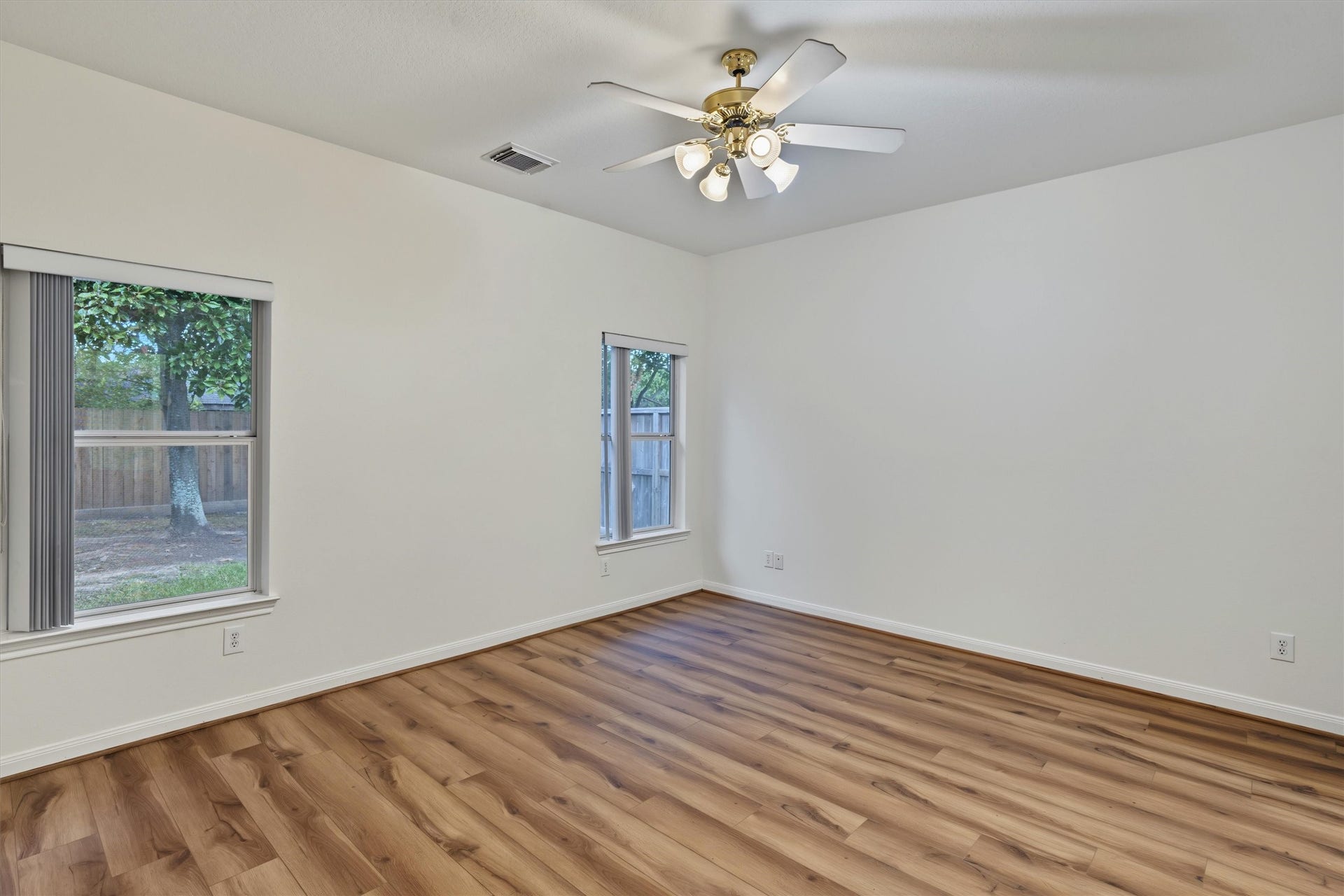 2538 S Park Avenue, Pearland, TX 77581 2538 S Park Avenue, Pearland, TX 77581