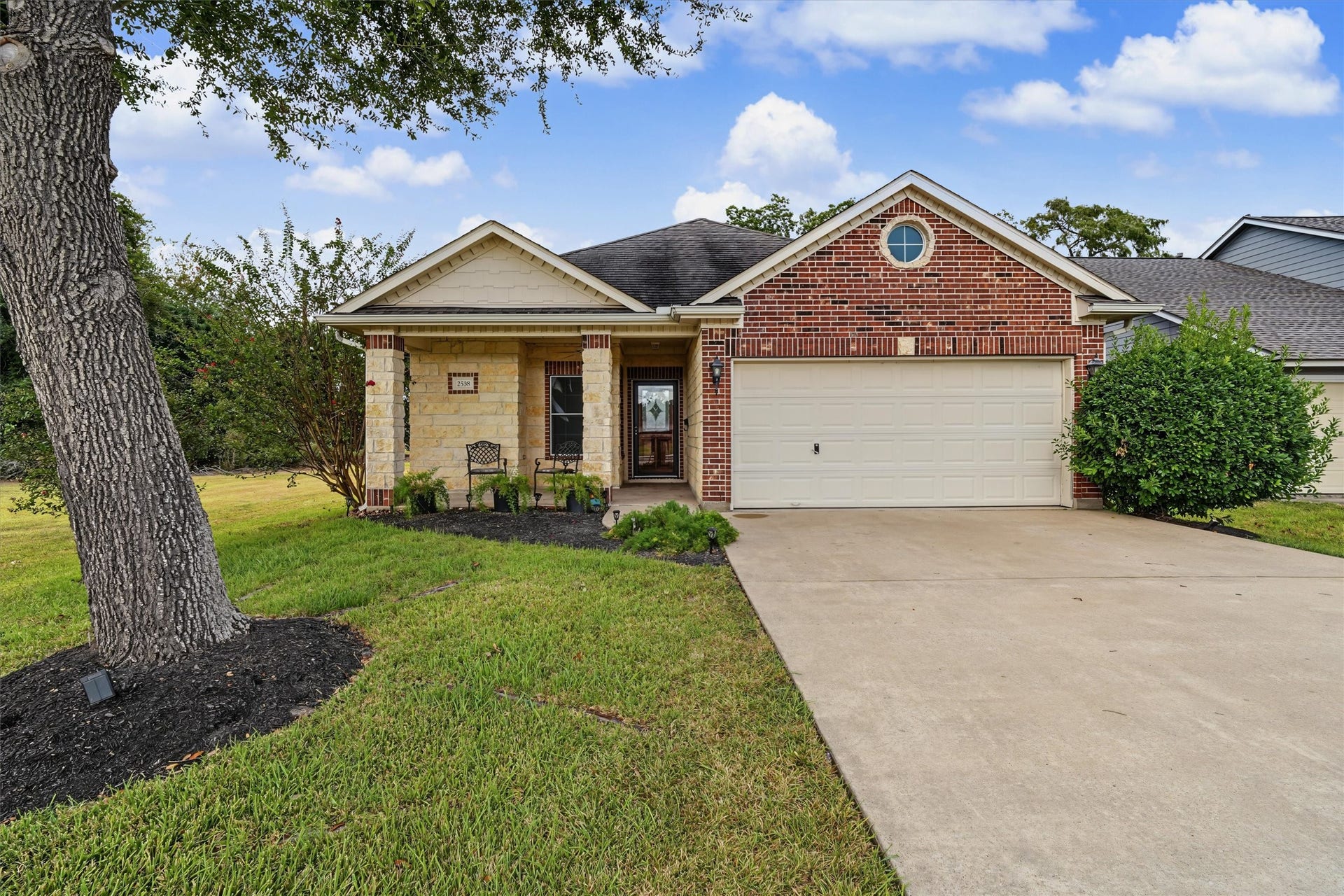 2538 S Park Avenue, Pearland, TX 77581 2538 S Park Avenue, Pearland, TX 77581