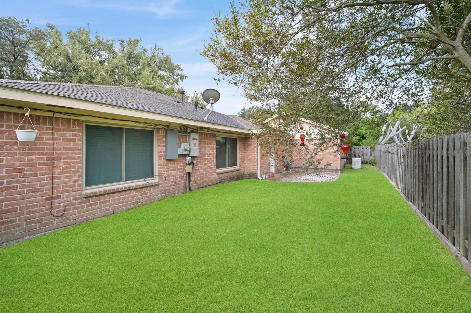 6114 Rollingbrook Drive, Houston, TX 77096 6114 Rollingbrook Drive, Houston, TX 77096