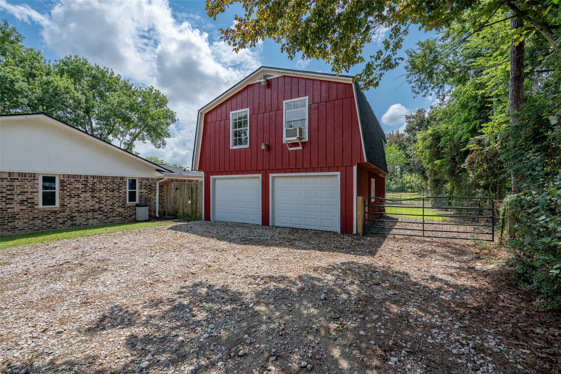 9311 Masters Road, Manvel, TX 77578 Garage with shop space and game room and sun room above
