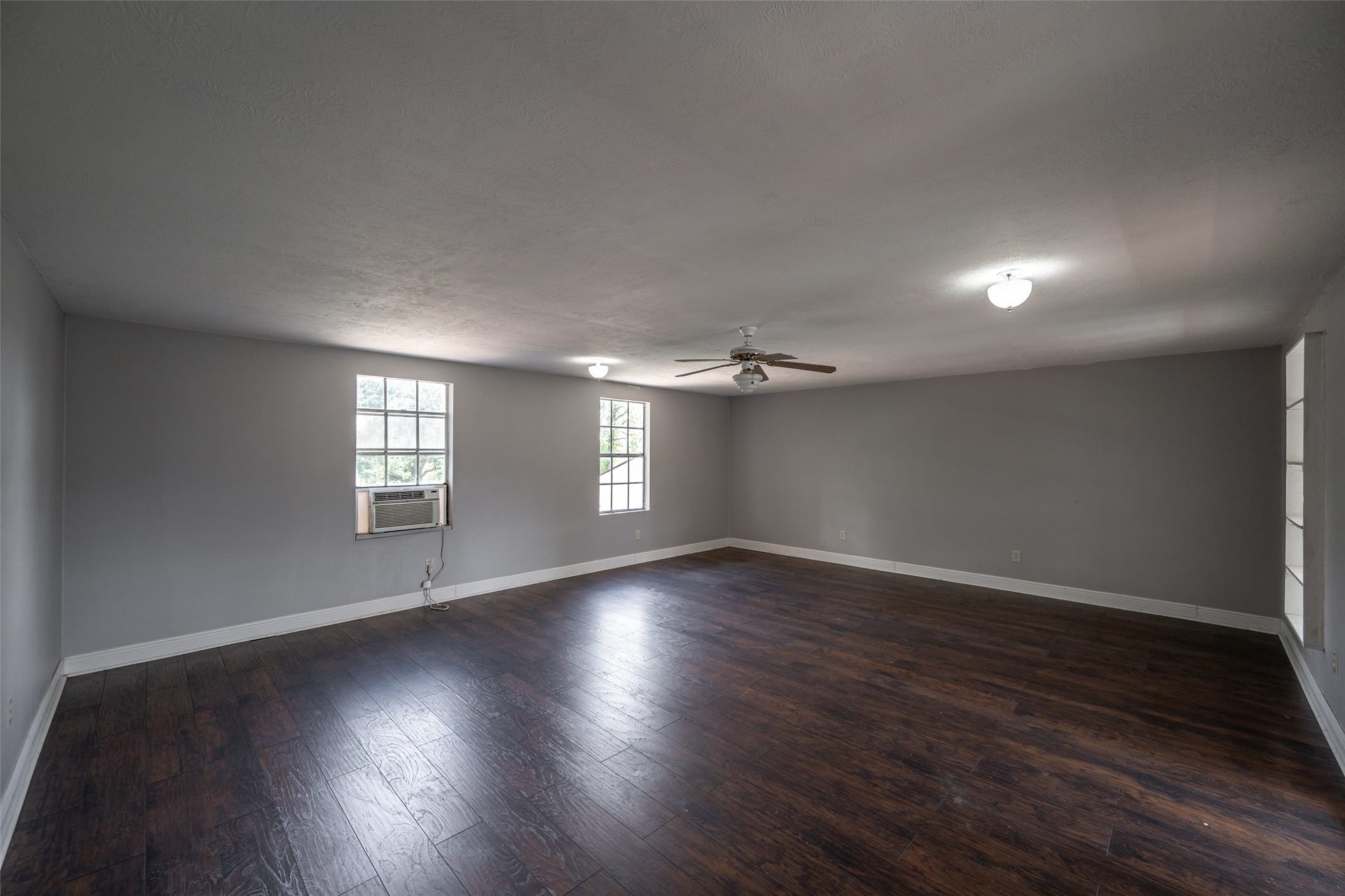 9311 Masters Road, Manvel, TX 77578 Explore the spacious game room.