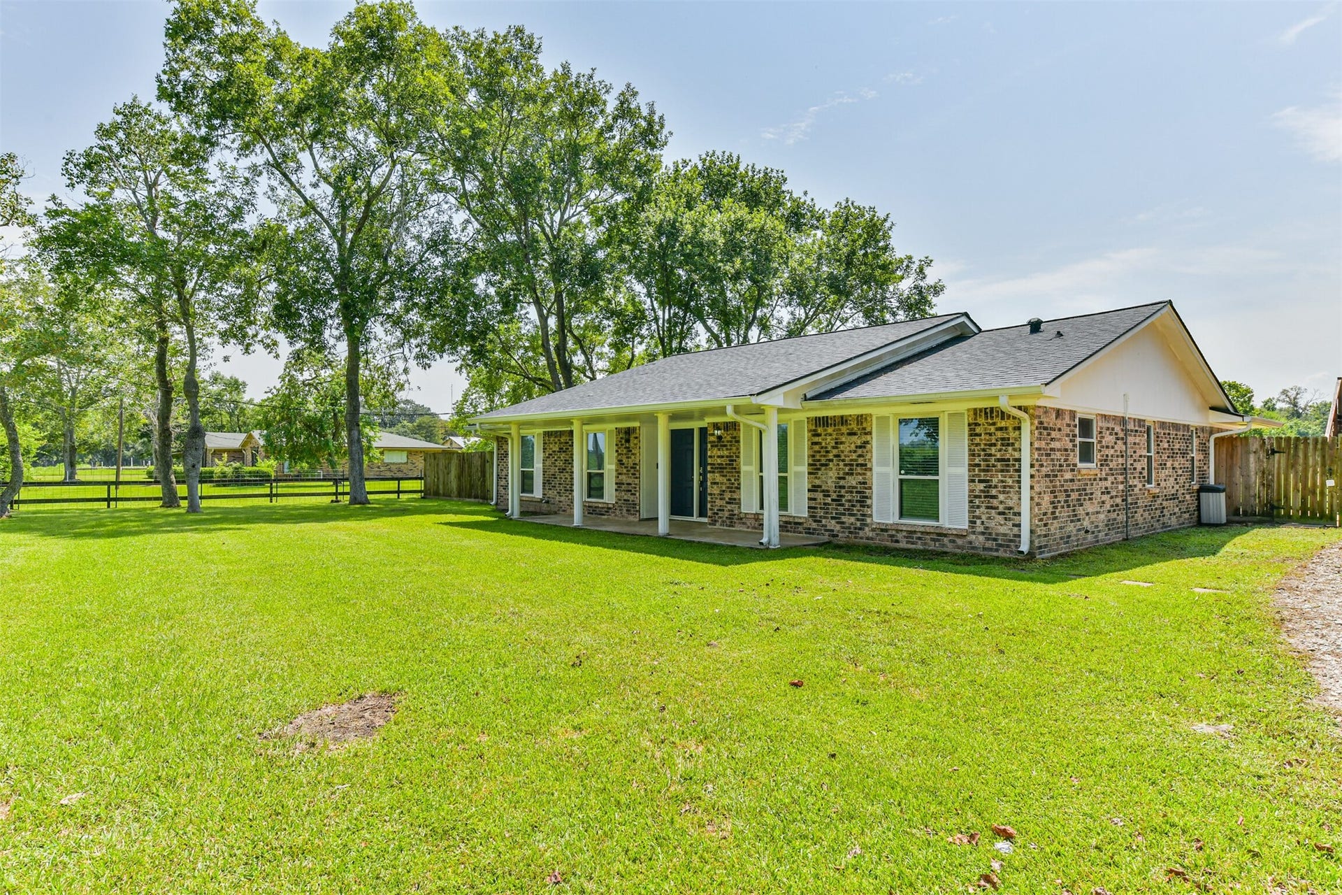 9311 Masters Road, Manvel, TX 77578 Discover your perfect retreat in this charming home, nestled amidst lush greenery. Enjoy the spacious yard and welcoming ambiance. Your dream home awaits!