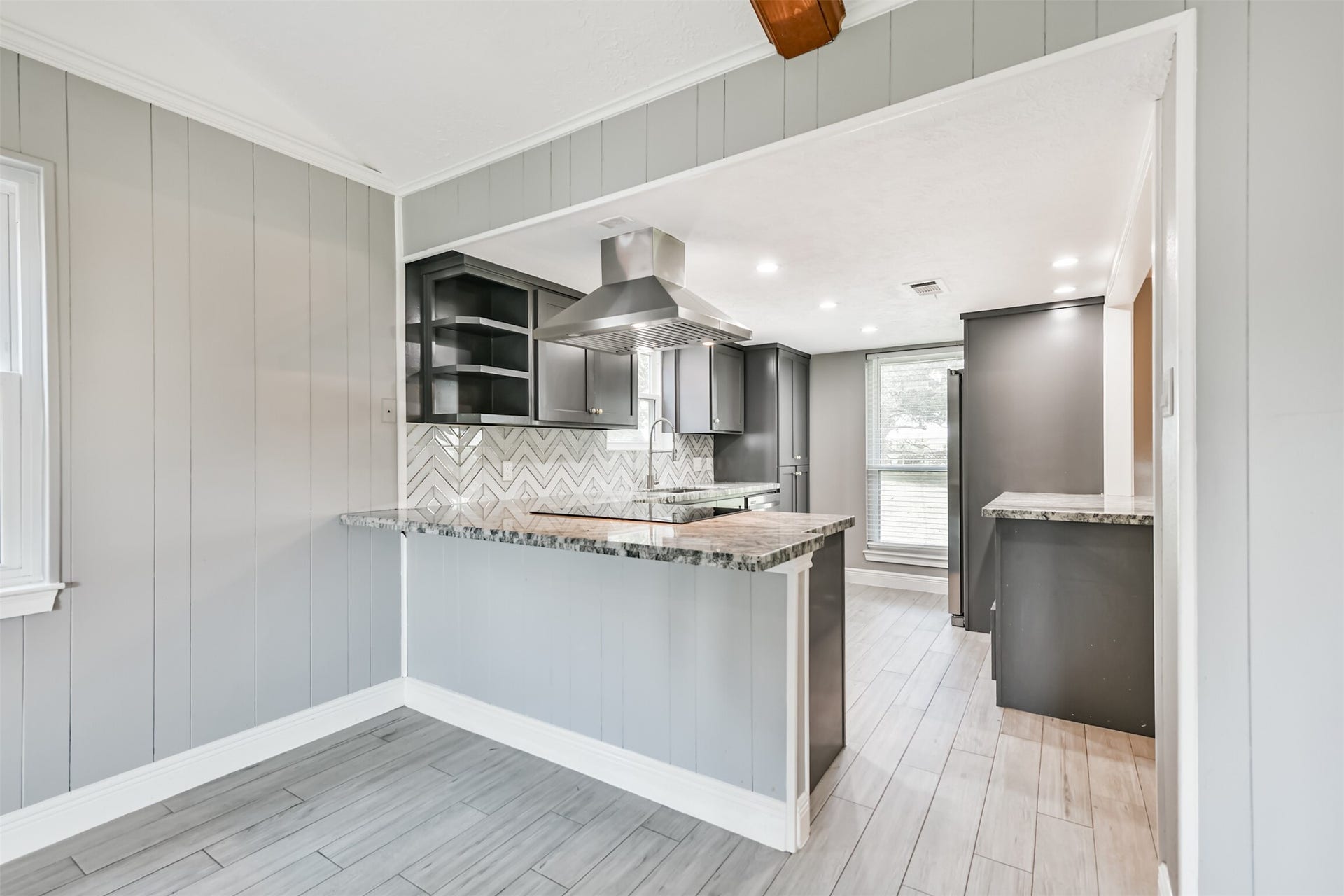 9311 Masters Road, Manvel, TX 77578 This stylish kitchen boasts modern cabinetry, sleek countertops, and a chic backsplash, creating a perfect blend of functionality and elegance.