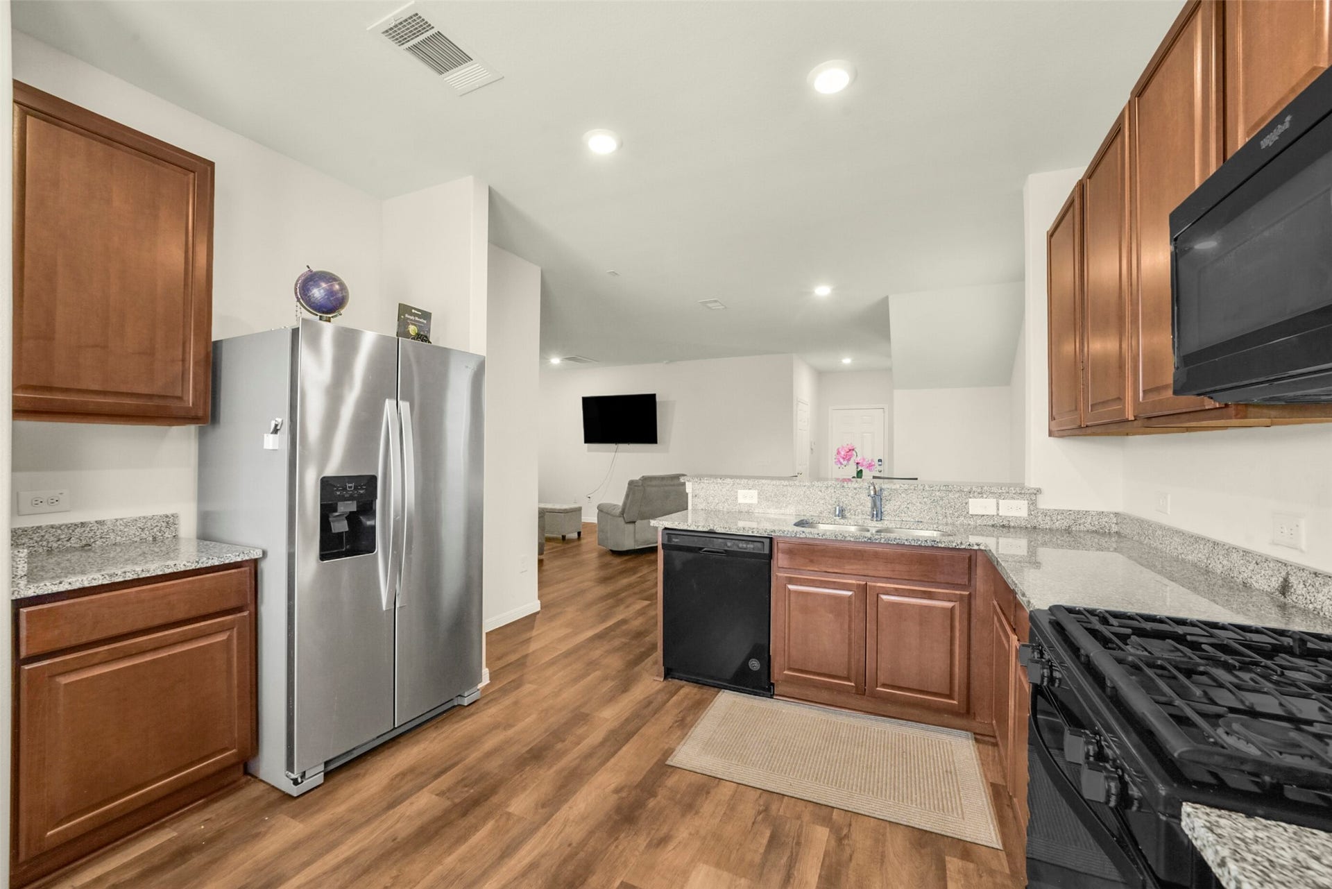 Nice and spacious kitchen open to the dining area.