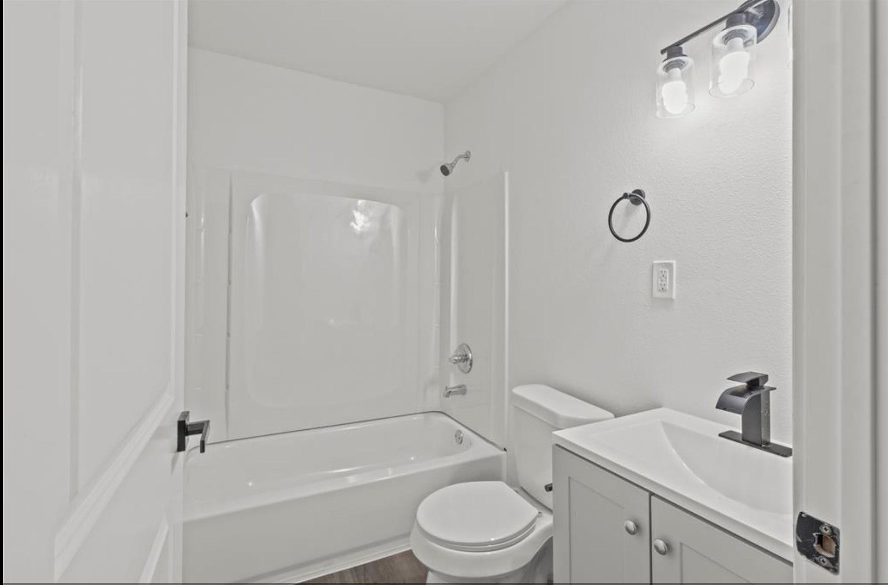 805 19TH Avenue N, Texas City, TX 77590 805 19TH Avenue N, Texas City, TX 77590