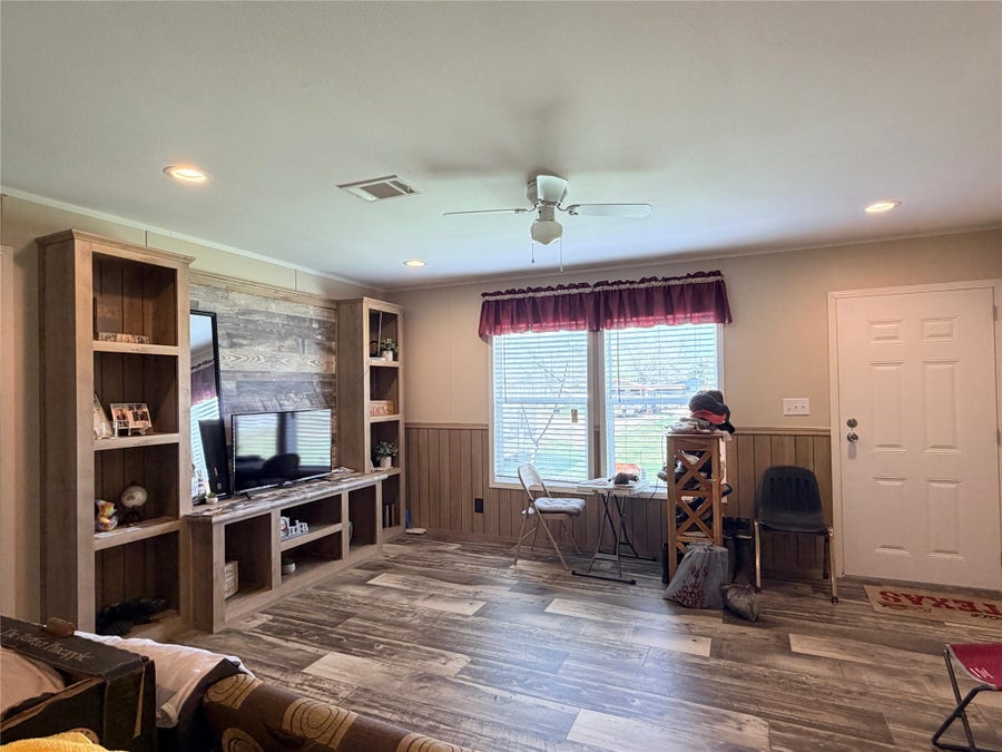 Property photo for 13700 Burnett Road, Beasley, TX