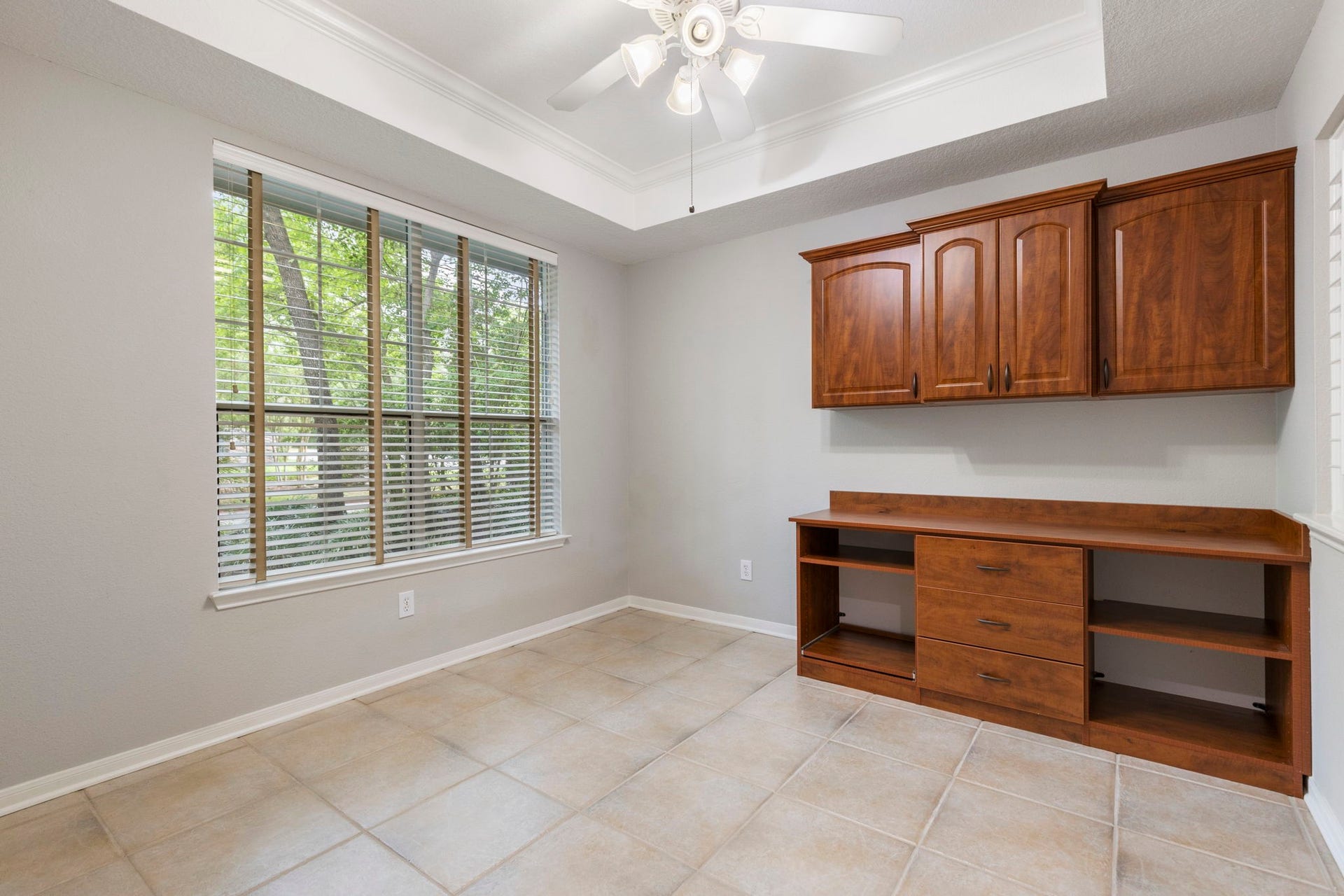 3 S Altwood Circle, The Woodlands, TX 77382 And there is built in cabinetry for added storage.