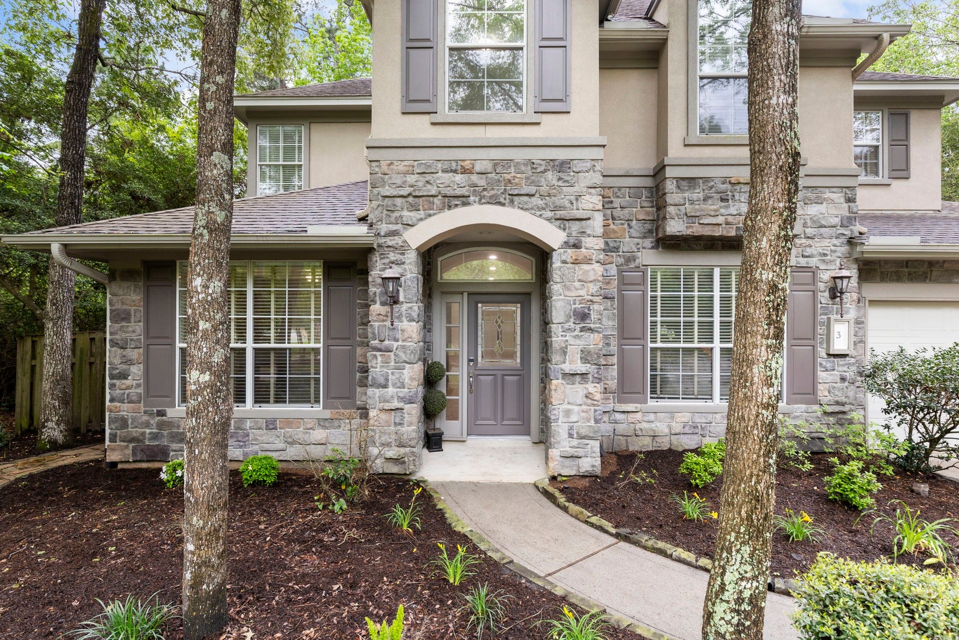 3 S Altwood Circle, The Woodlands, TX 77382 Very inviting entrance with low maintenance landscaping.