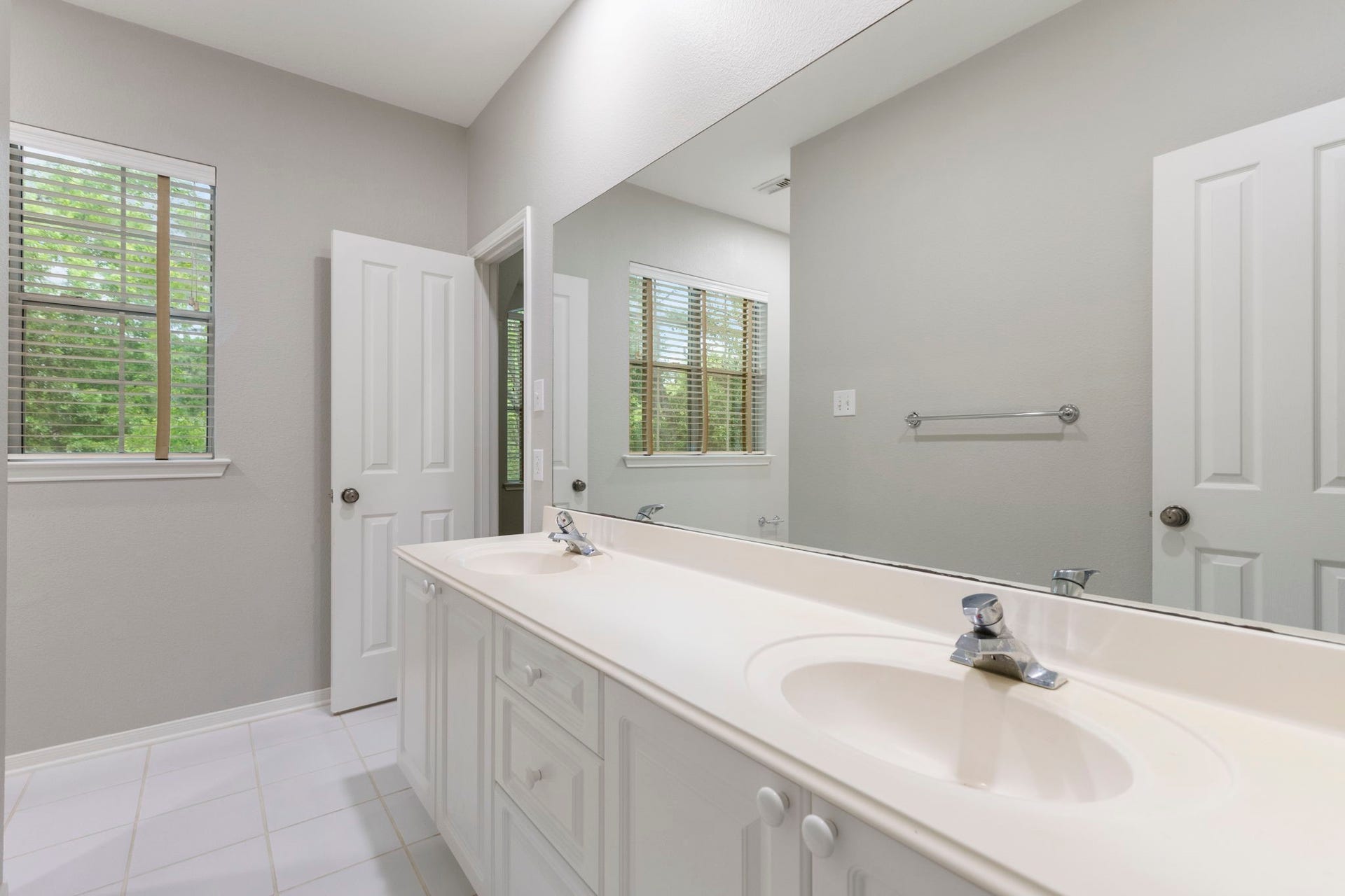 3 S Altwood Circle, The Woodlands, TX 77382 There is even a Jack and Jill bathroom that features double sinks...