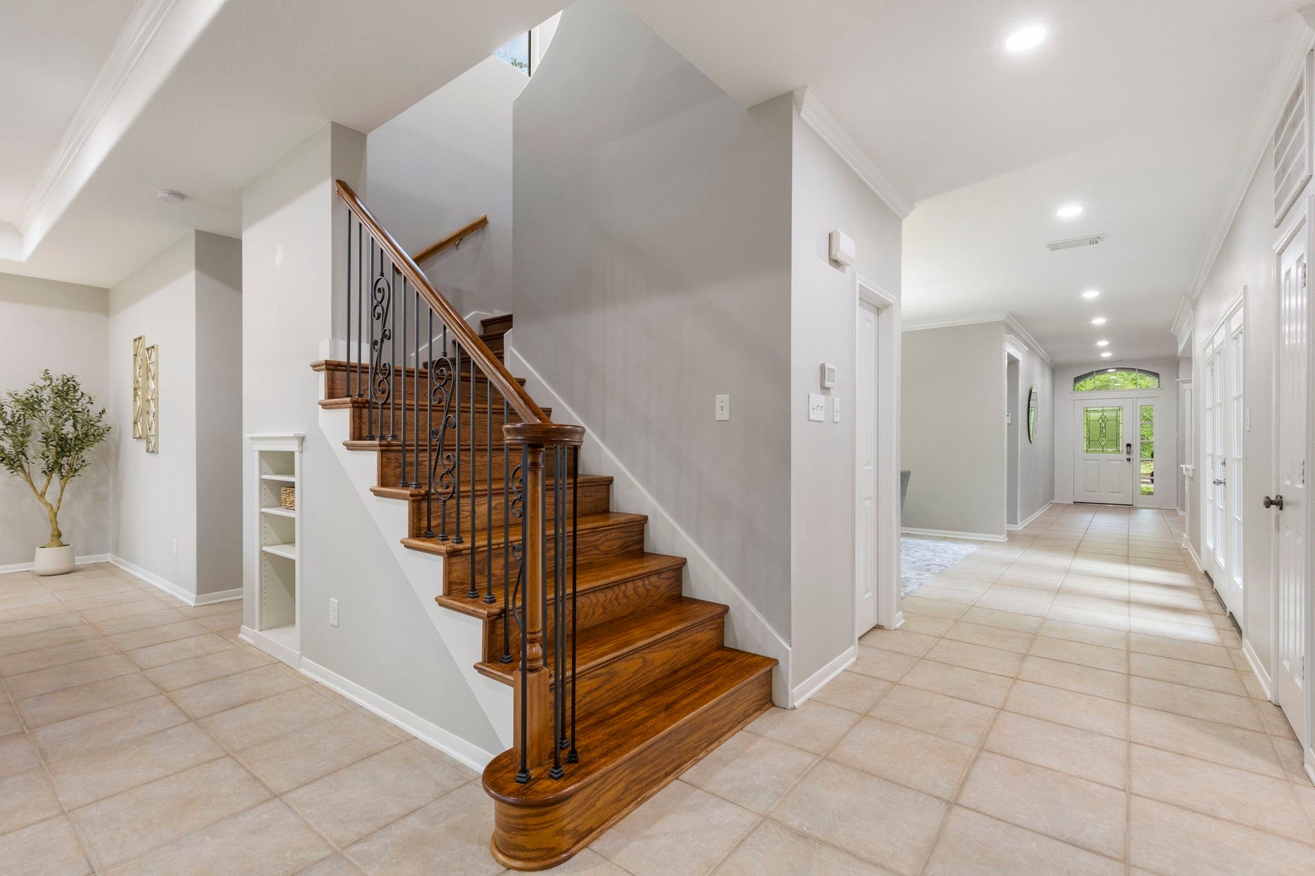 3 S Altwood Circle, The Woodlands, TX 77382 The light and bright space is very open and there is wood stairs leading to the second floor.