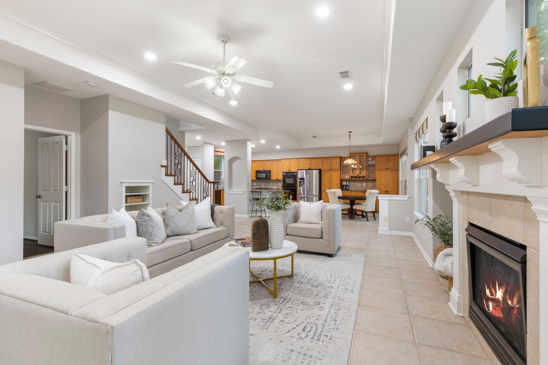 3 S Altwood Circle, The Woodlands, TX 77382 Another angle to see that it truly offers an open concept feel throughout this space.