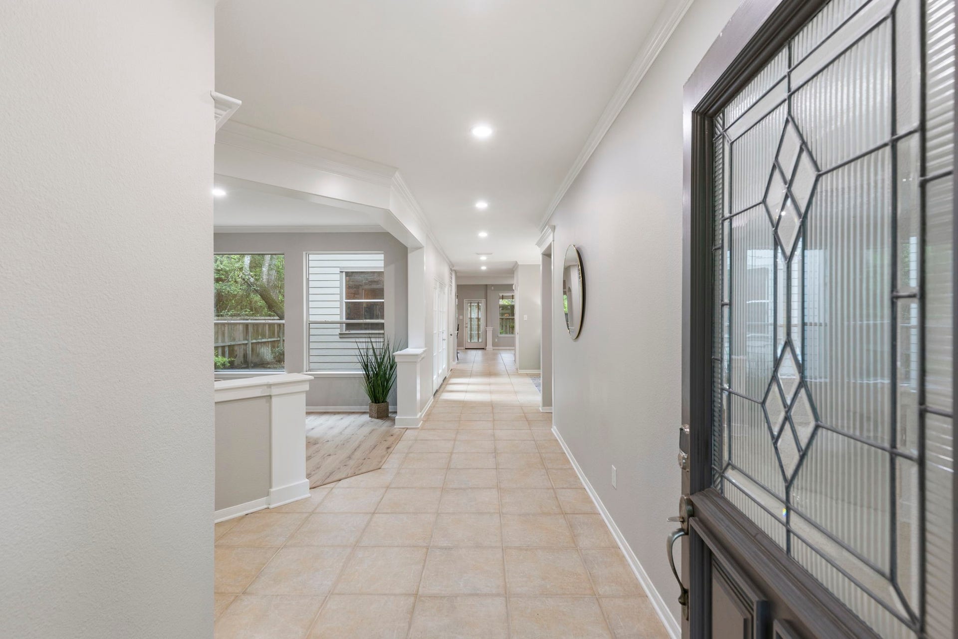 3 S Altwood Circle, The Woodlands, TX 77382 As you enter into the home, there is beautiful tile flooring and it is very light and bright!