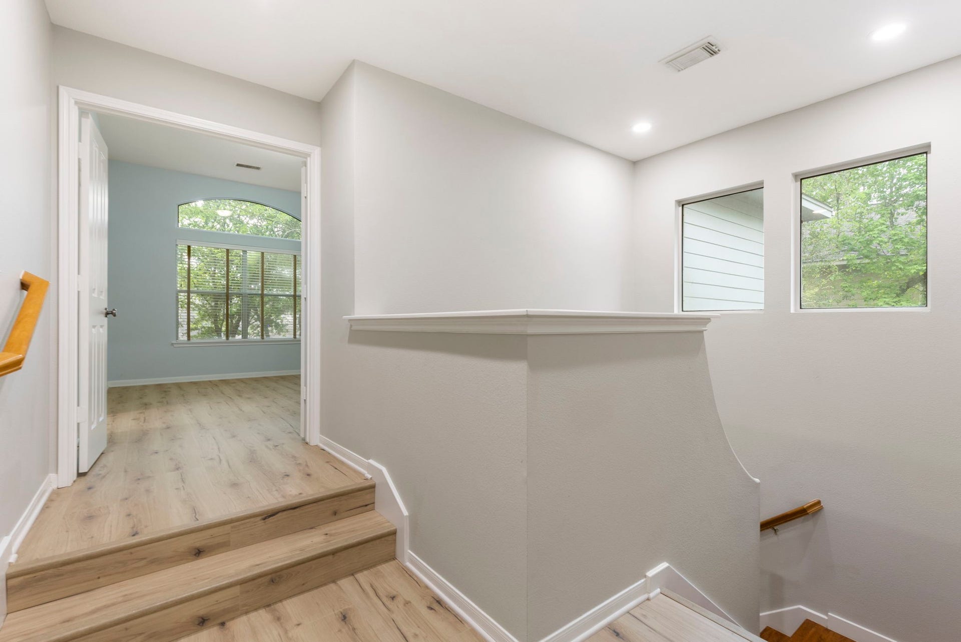 3 S Altwood Circle, The Woodlands, TX 77382 As you enter the second floor, you have the Primary Suite....