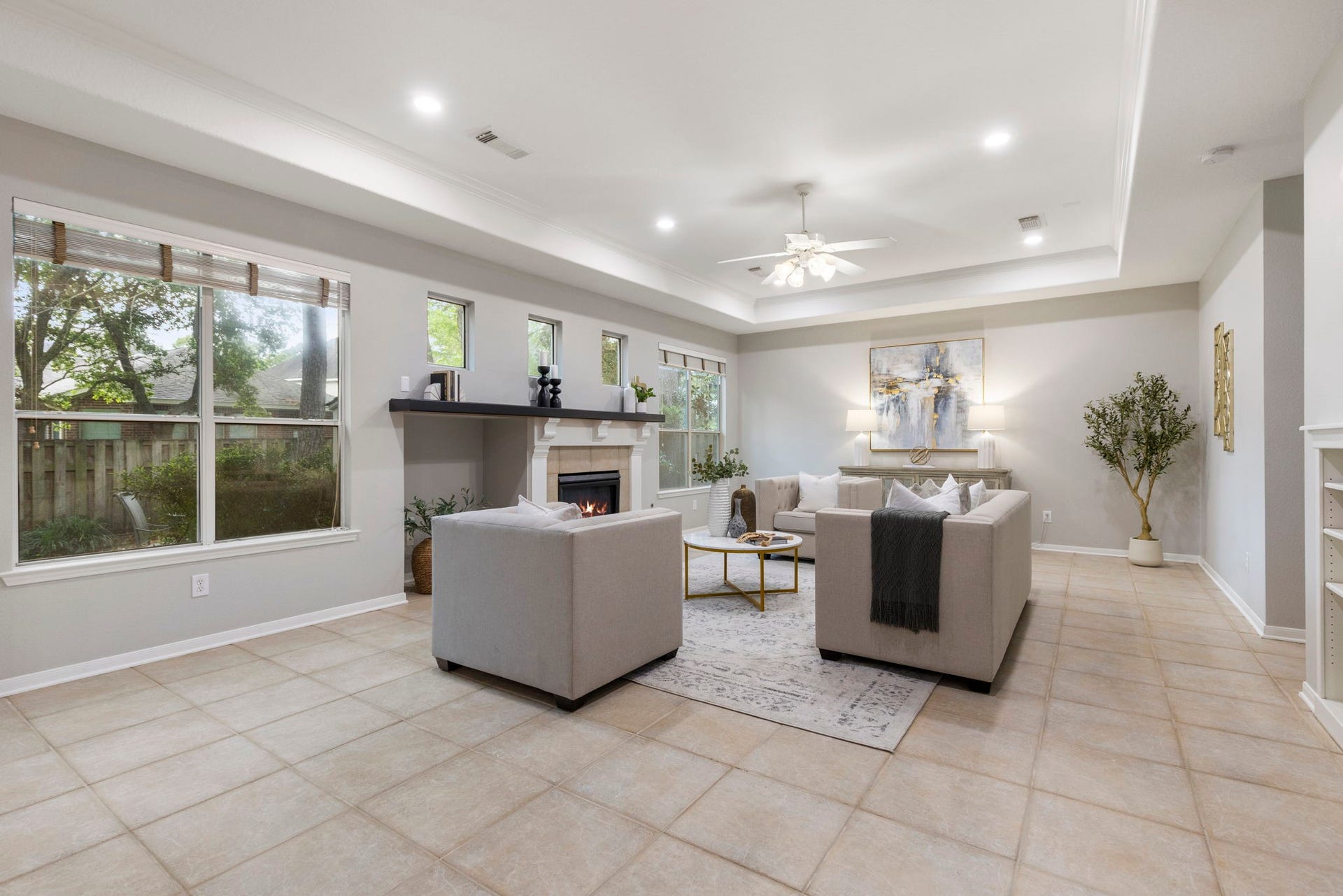 3 S Altwood Circle, The Woodlands, TX 77382 The Living Room is very large!