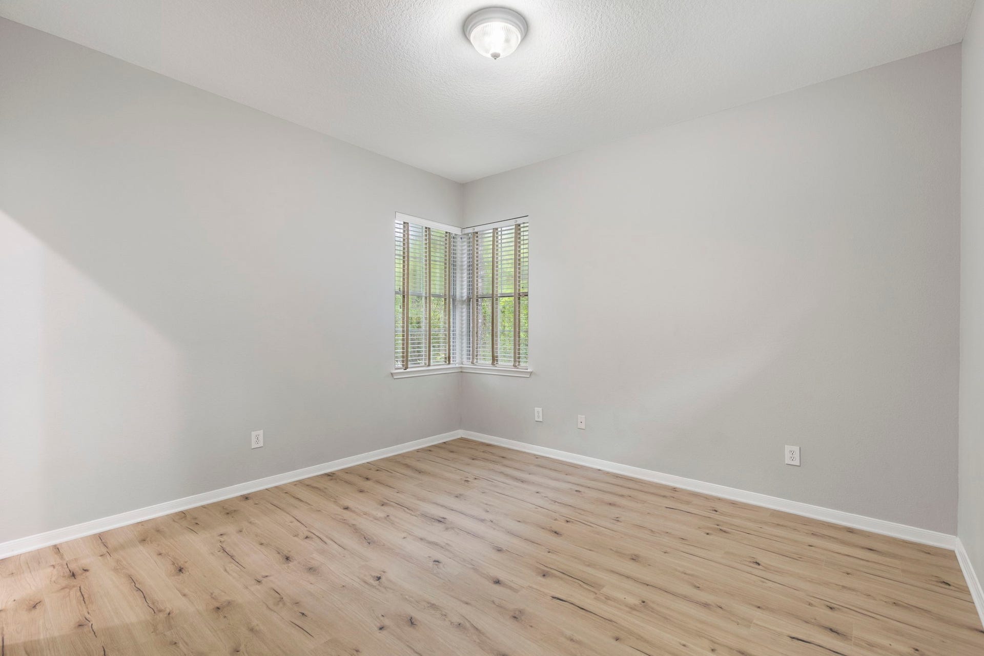 3 S Altwood Circle, The Woodlands, TX 77382 with a large walk-in closet and a great sized bedroom. Thankfully all secondary bedrooms are approximately the same size.