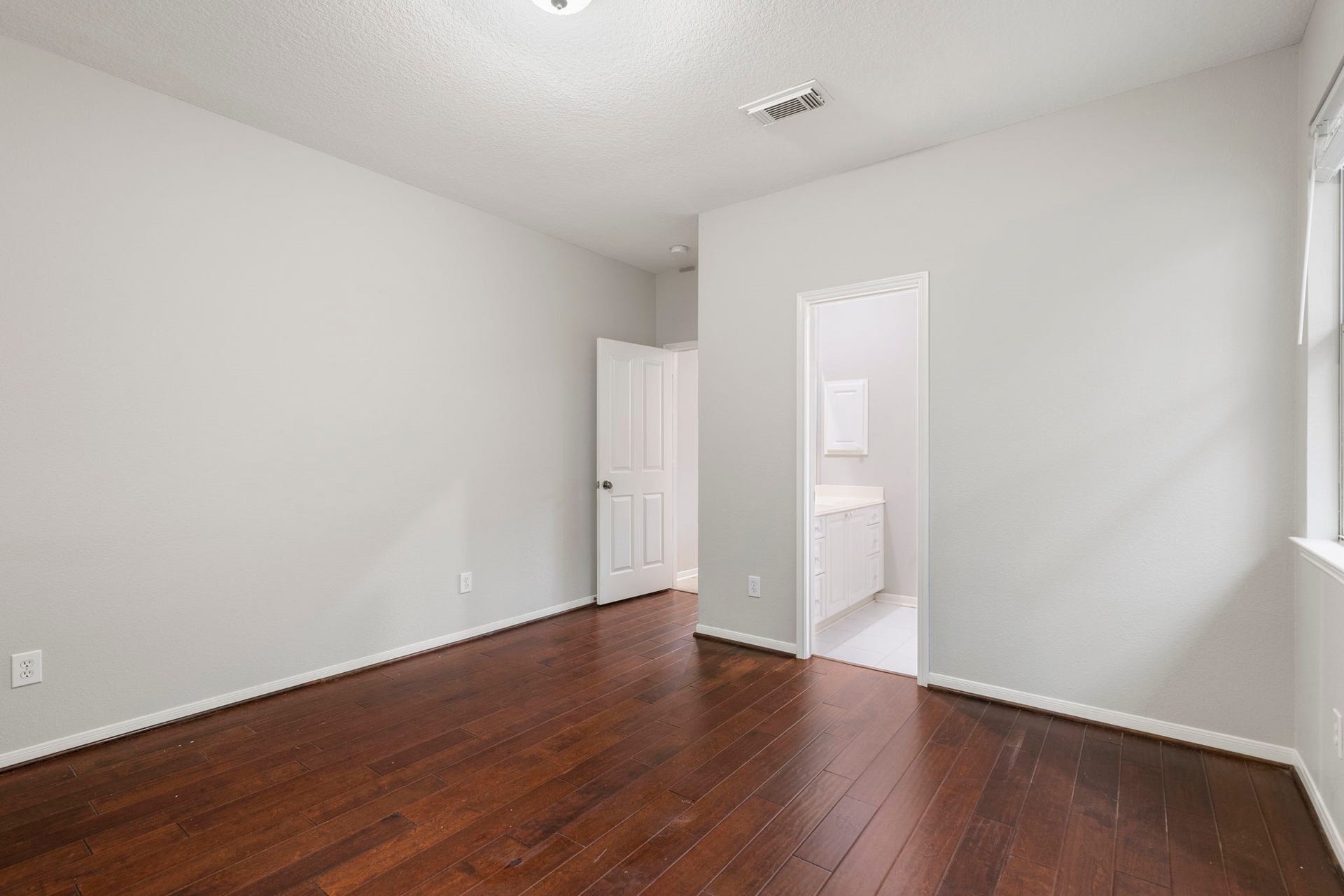 3 S Altwood Circle, The Woodlands, TX 77382 family that needs space on the first floor.