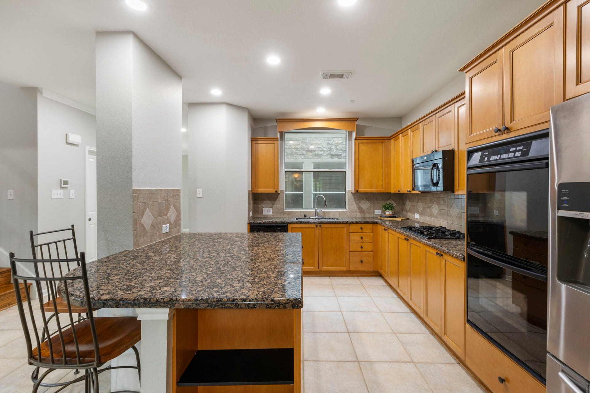 3 S Altwood Circle, The Woodlands, TX 77382 There are double ovens, too!